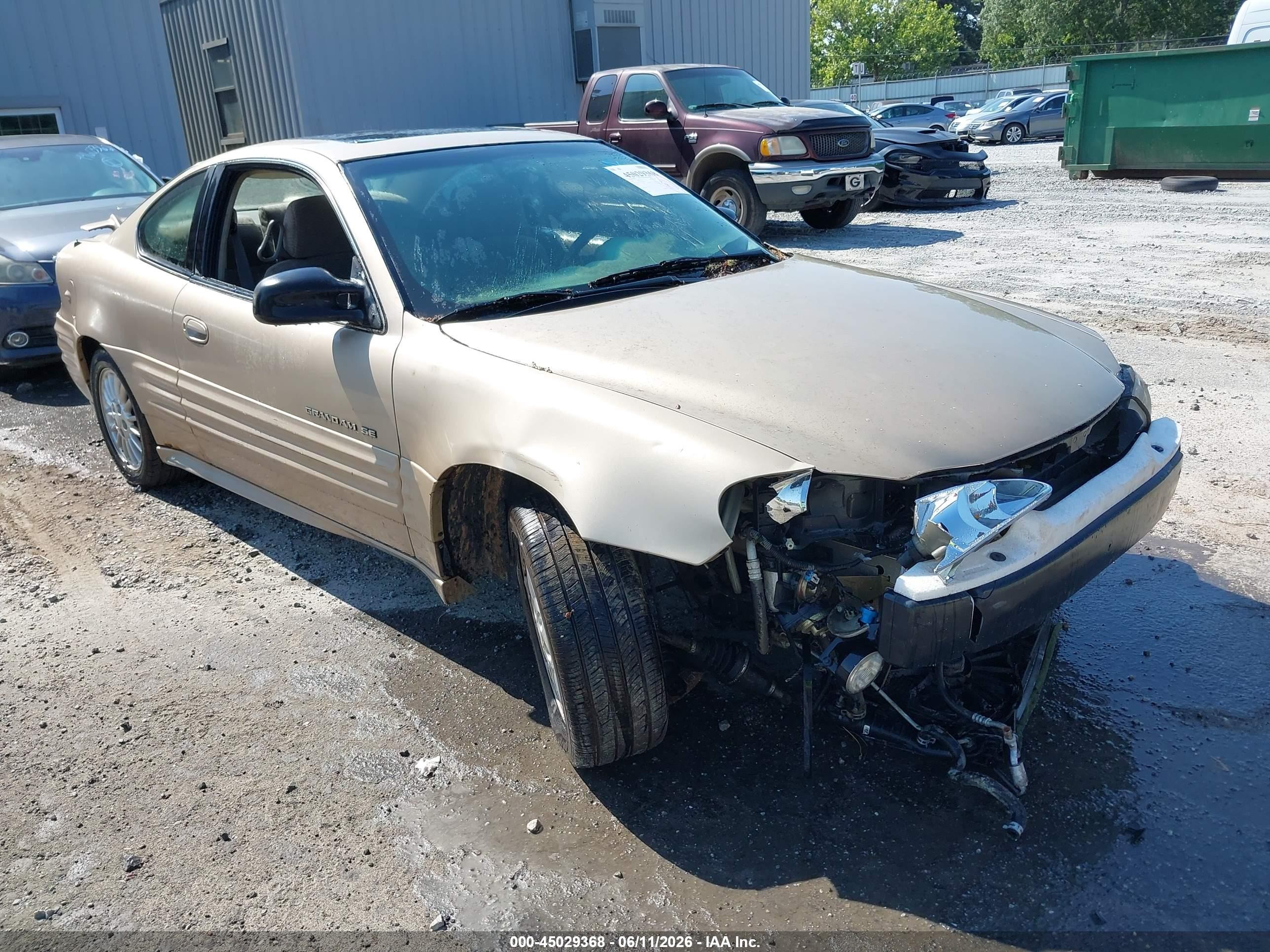 2001 Pontiac Grand Am, VIN 1G2NF12T31M679634 — Front end