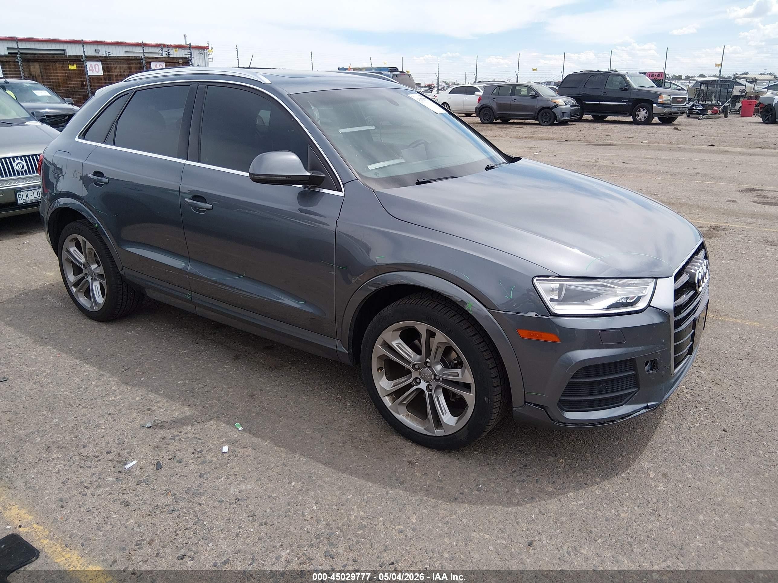 2017 Audi Q3 Premium Plus, VIN WA1JCCFS2HR007829 — Бок