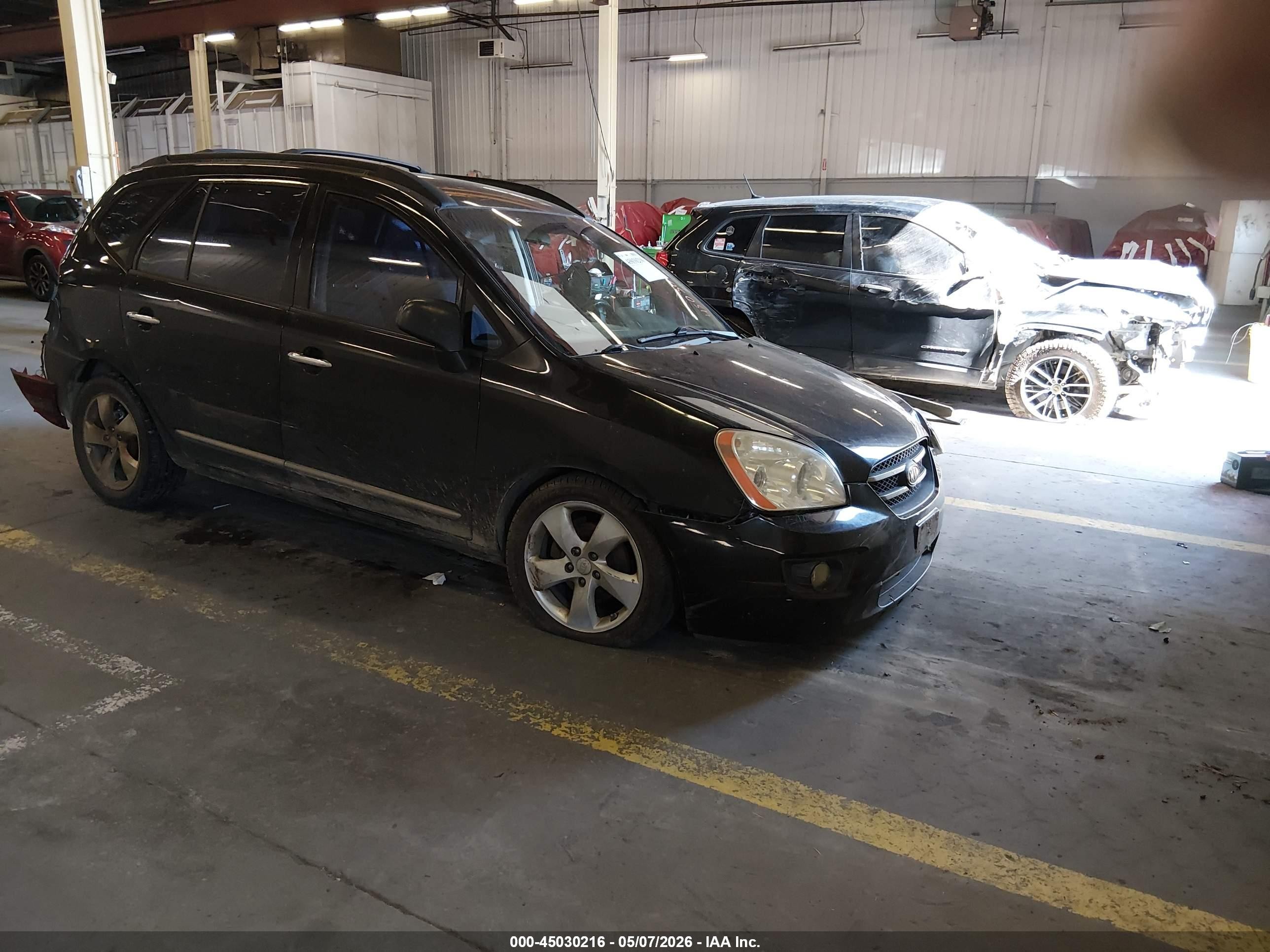 2008 Kia Rondo EX, VIN KNAFG526887167209 — Front end