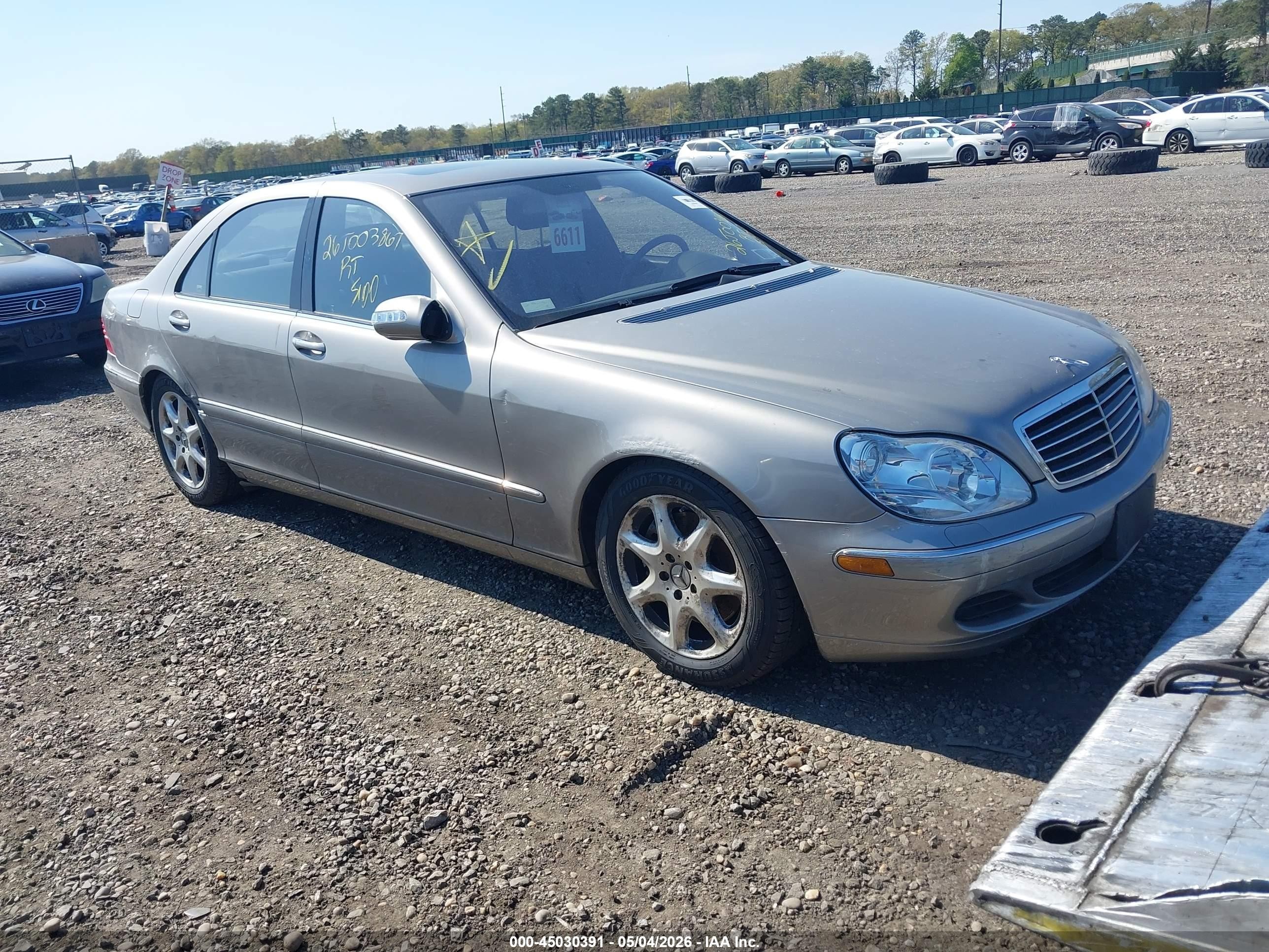 2005 Mercedes-Benz S 500, VIN WDBNG84J65A451999 — Side
