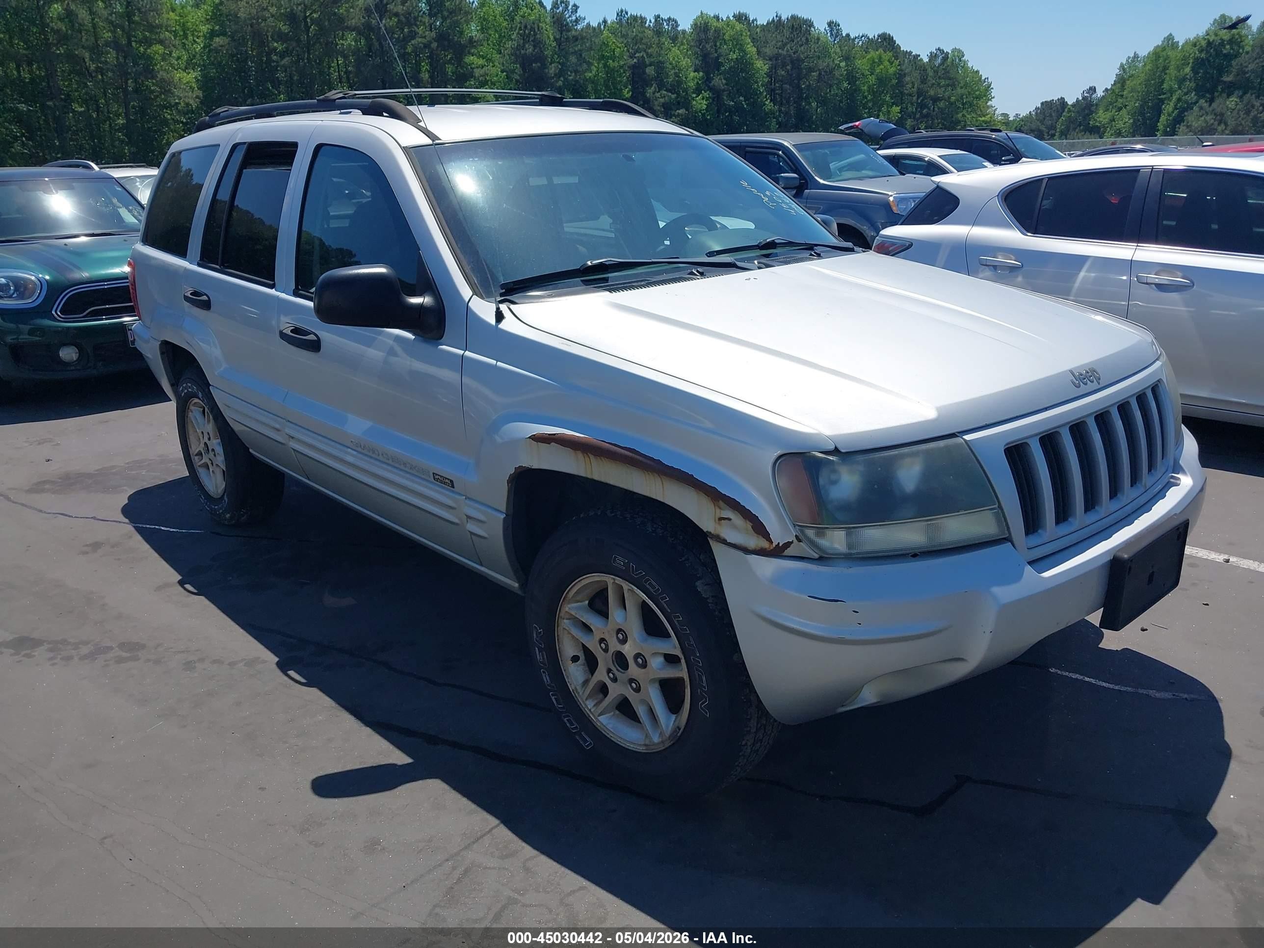 2004 Jeep Grand Cherokee Laredo, VIN 1J4GX48S24C316392 — Normal wear