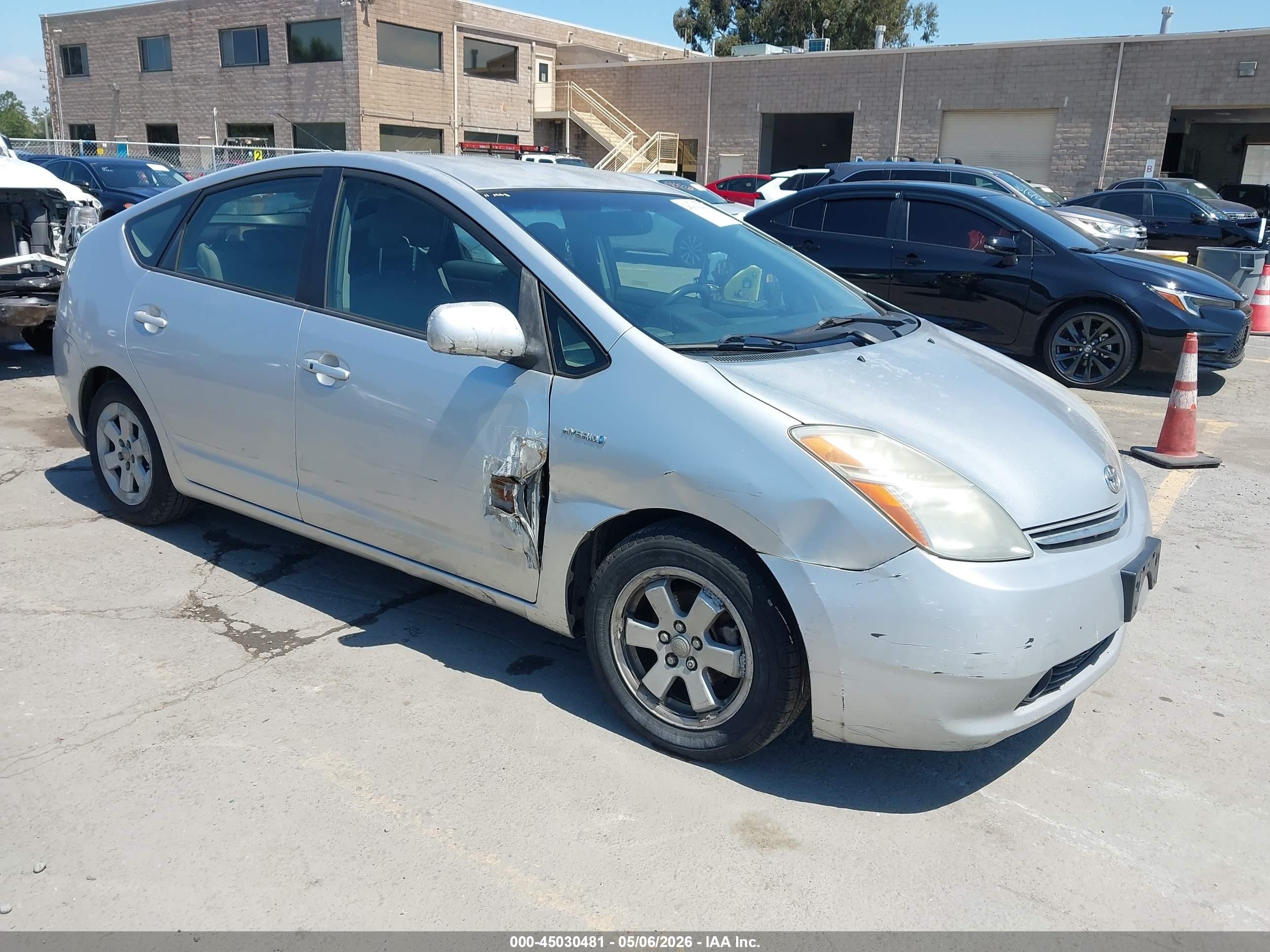 2008 Toyota Prius, VIN JTDKB20UX83360033 — Front end