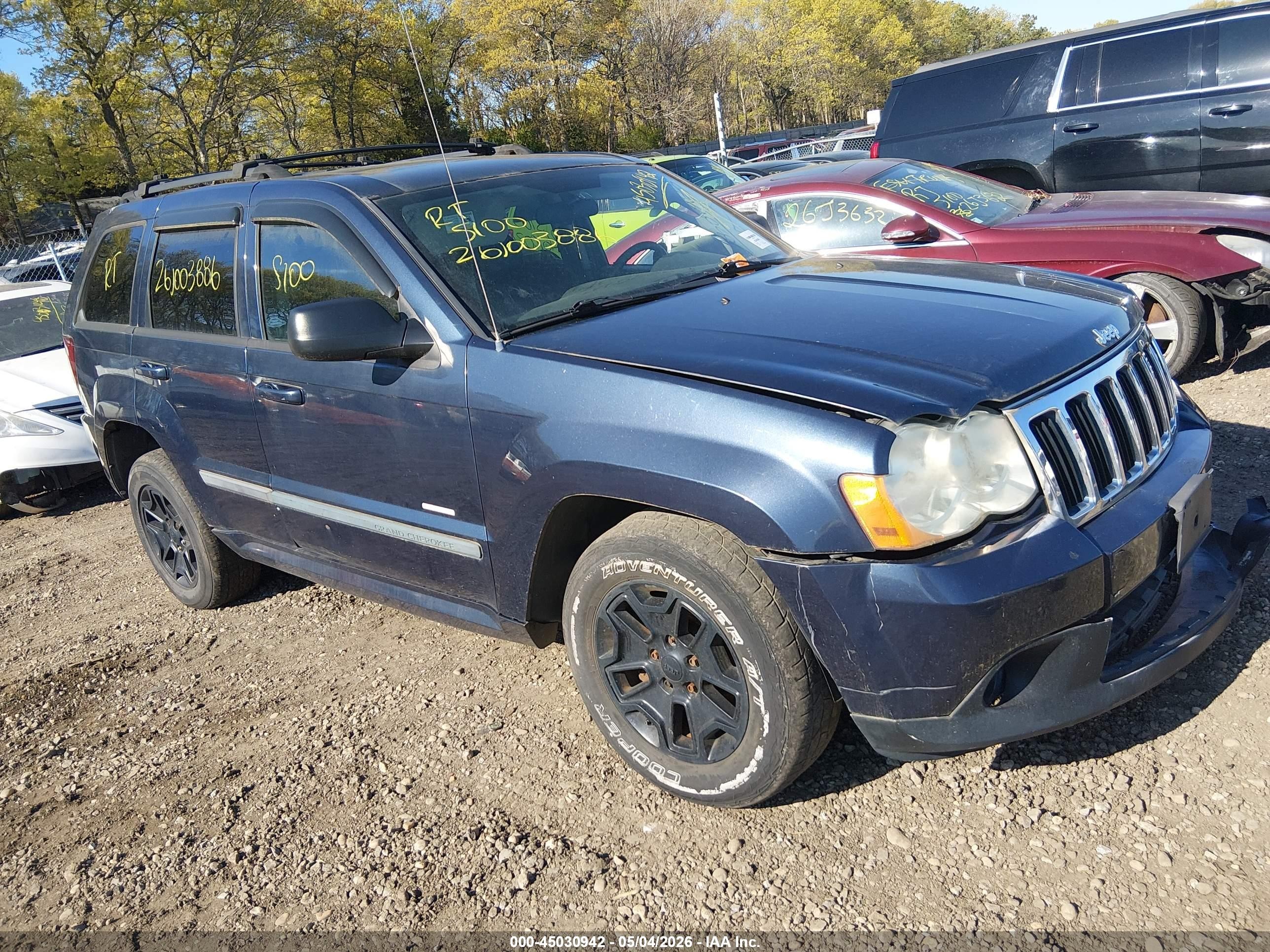 2009 Jeep Grand Cherokee Laredo, VIN 1J8GR48K39C514429 — Front end