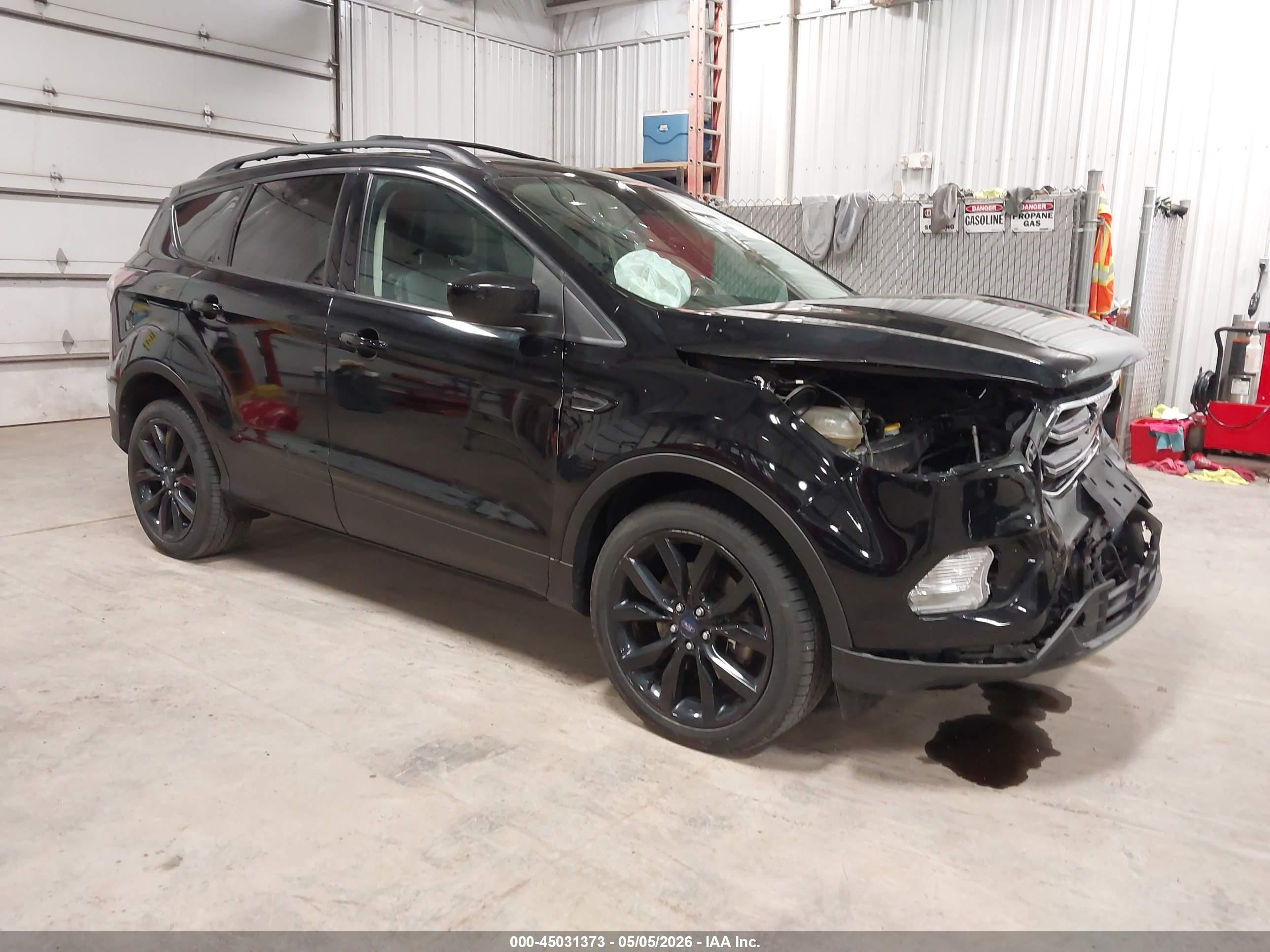 2017 Ford Escape SE, VIN 1FMCU9G91HUA94027 — Front end