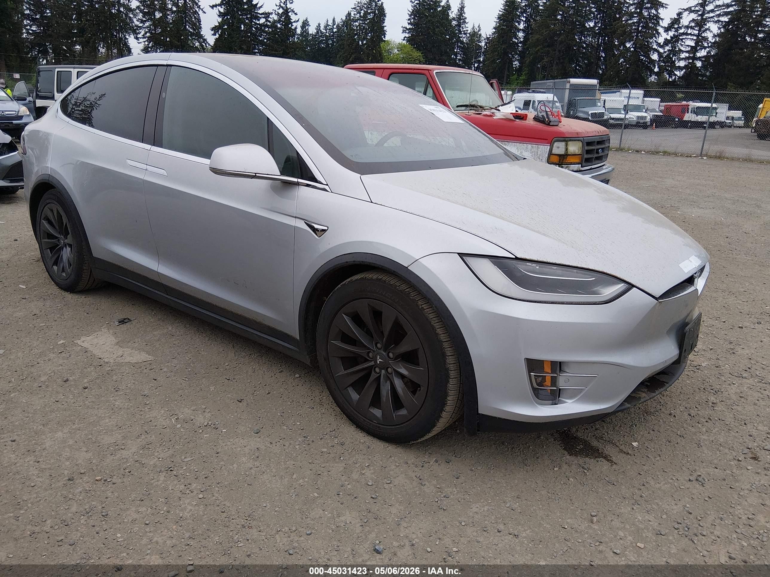 2018 Tesla Model X 75D, VIN 5YJXCBE23JF099833 — All over