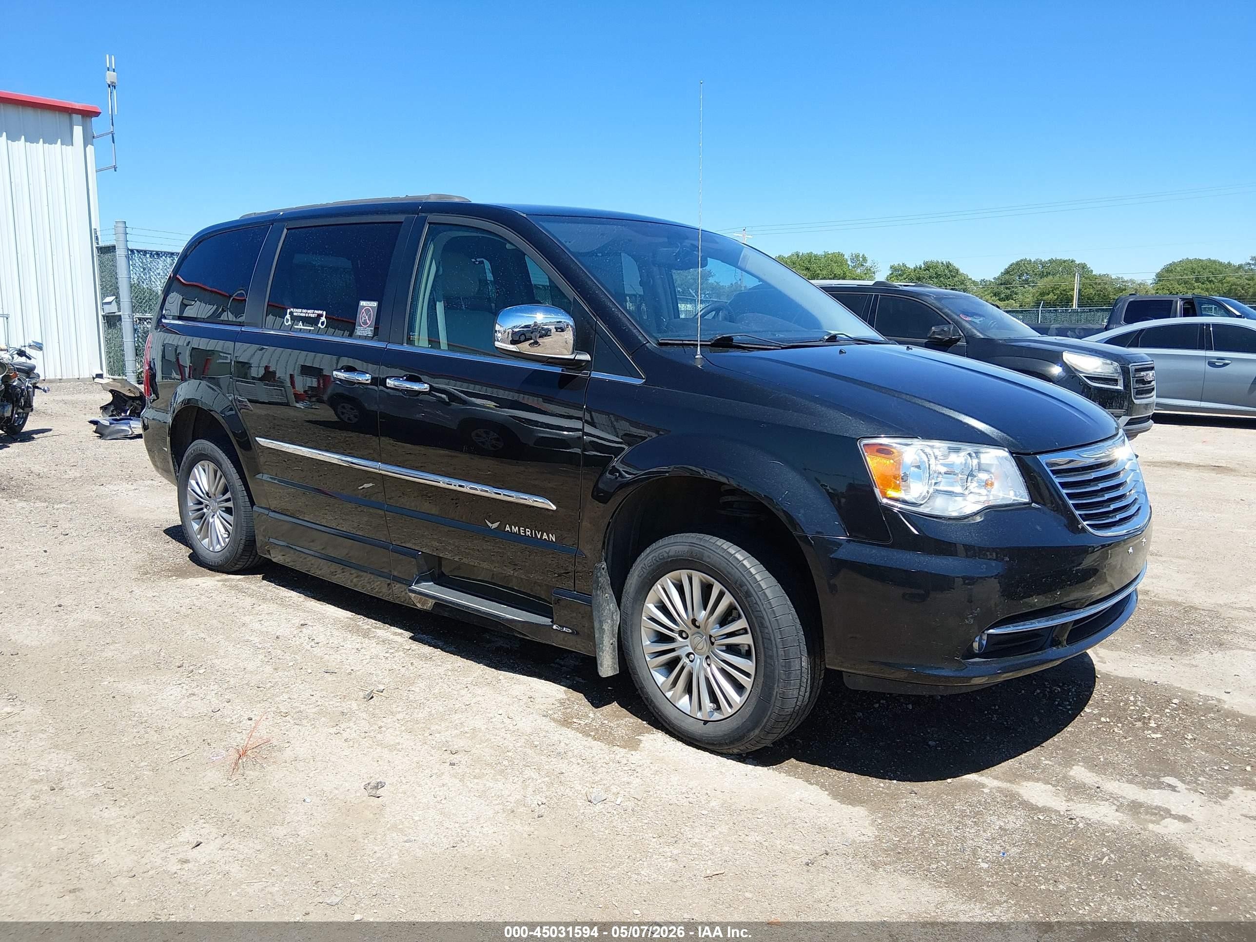 2016 Chrysler Town & Country Touring L, VIN 2C7WC1CG6GR221475 — Fresh water flood