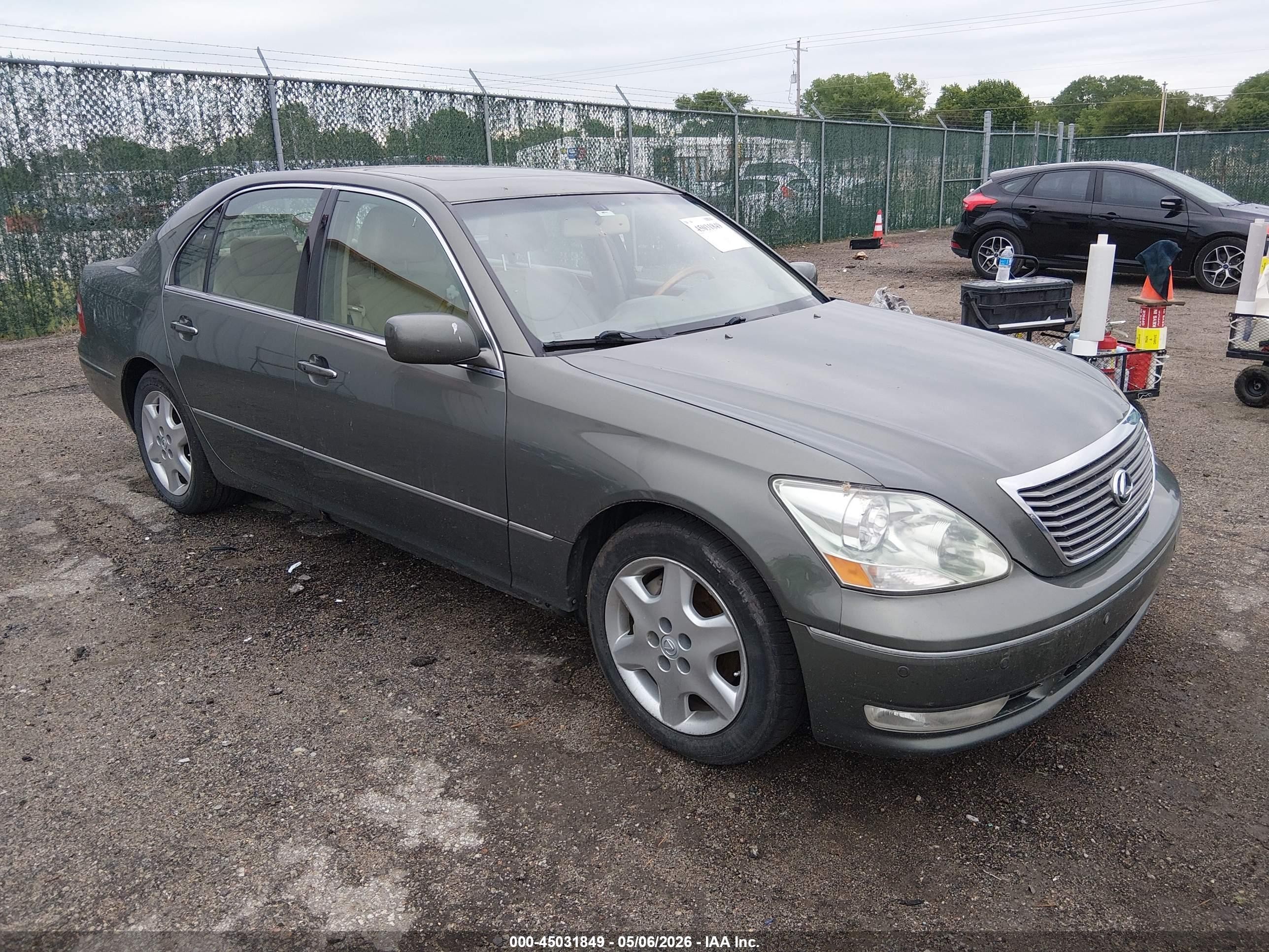 2004 Lexus LS 430, VIN JTHBN36F140163655 — Normal wear