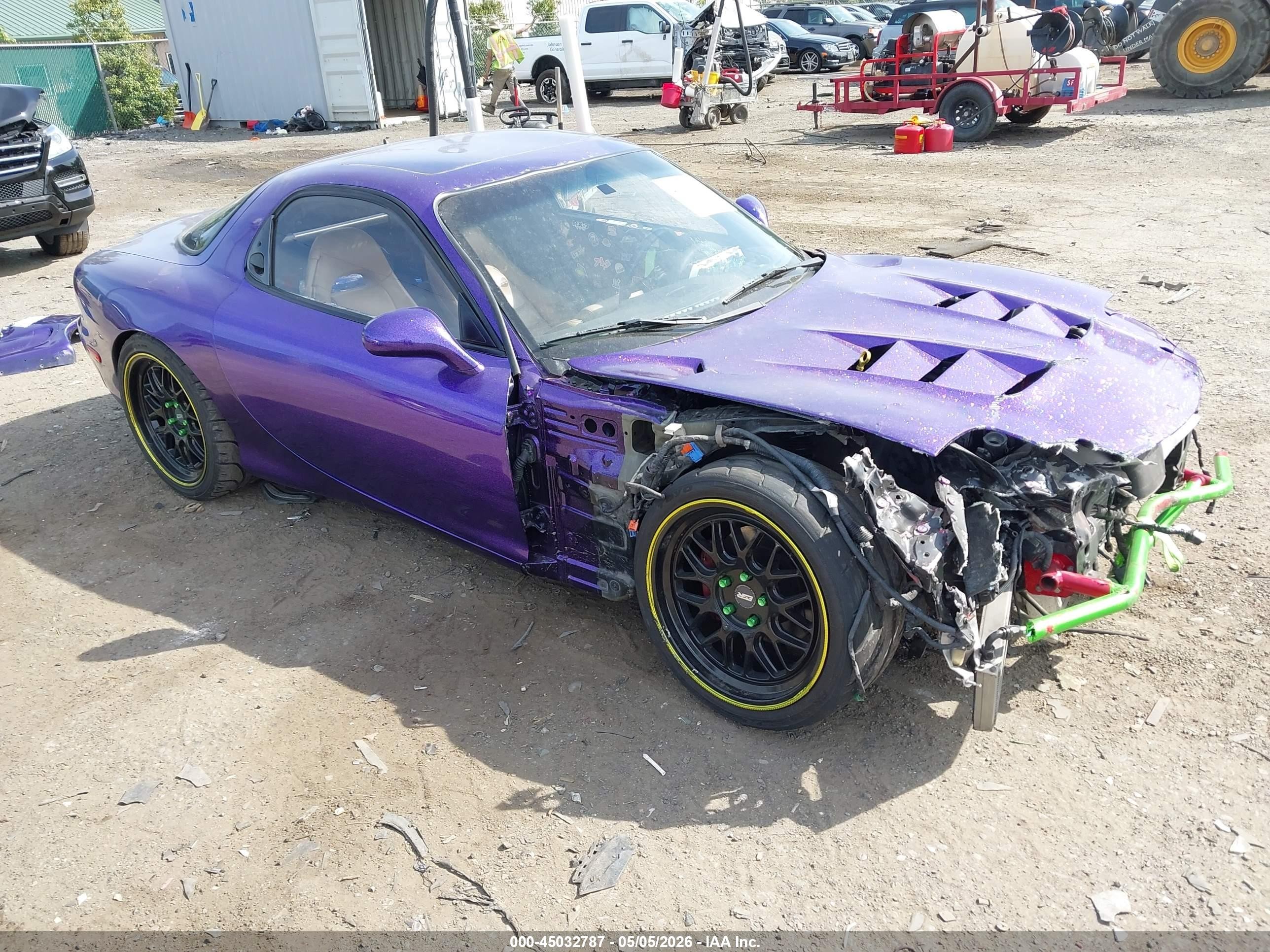1993 Mazda RX-7, VIN JM1FD3312P0206483 — Front end