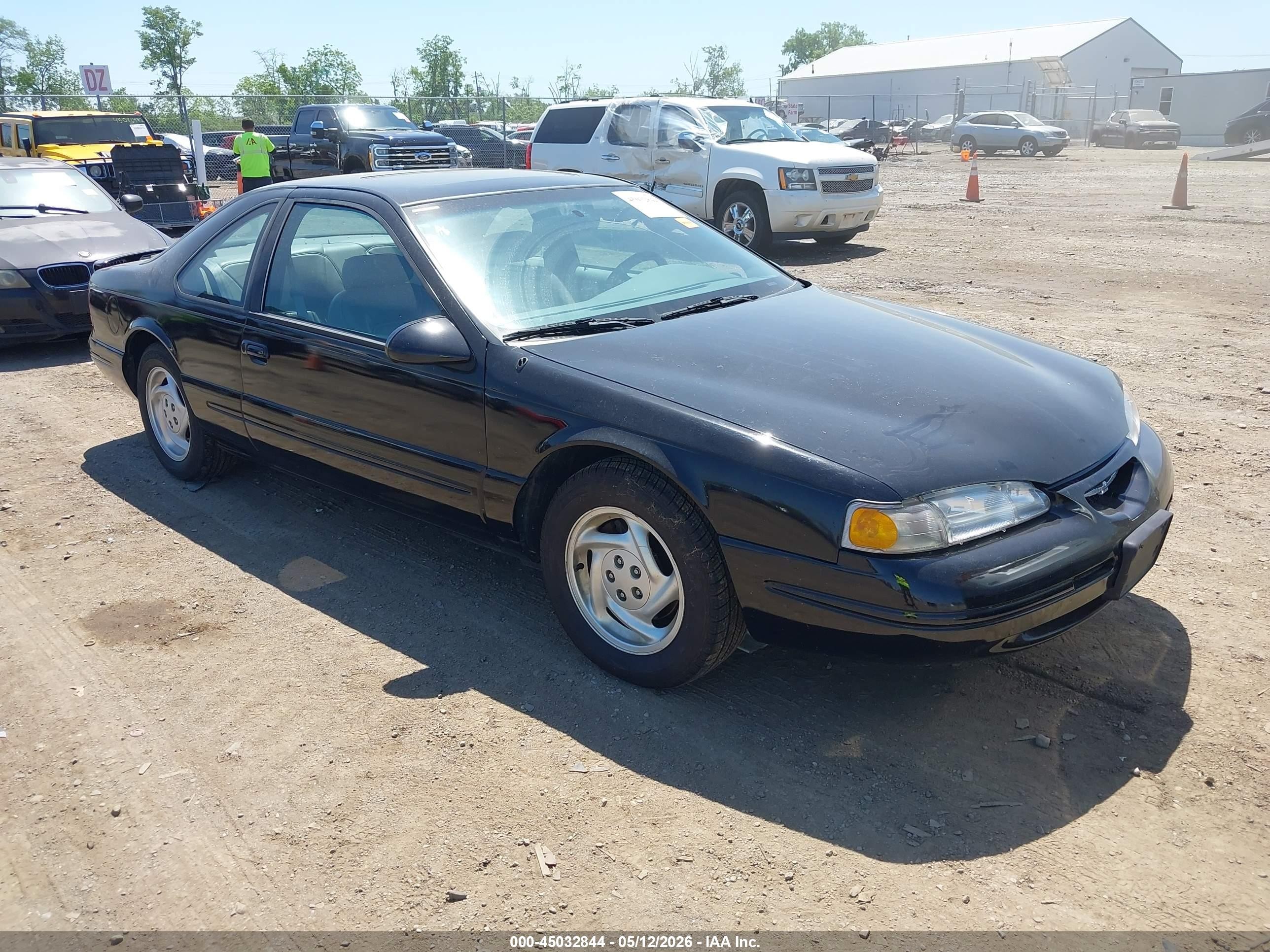 1997 Ford Thunderbird LX, VIN 1FALP62W8VH156475 — Normal wear
