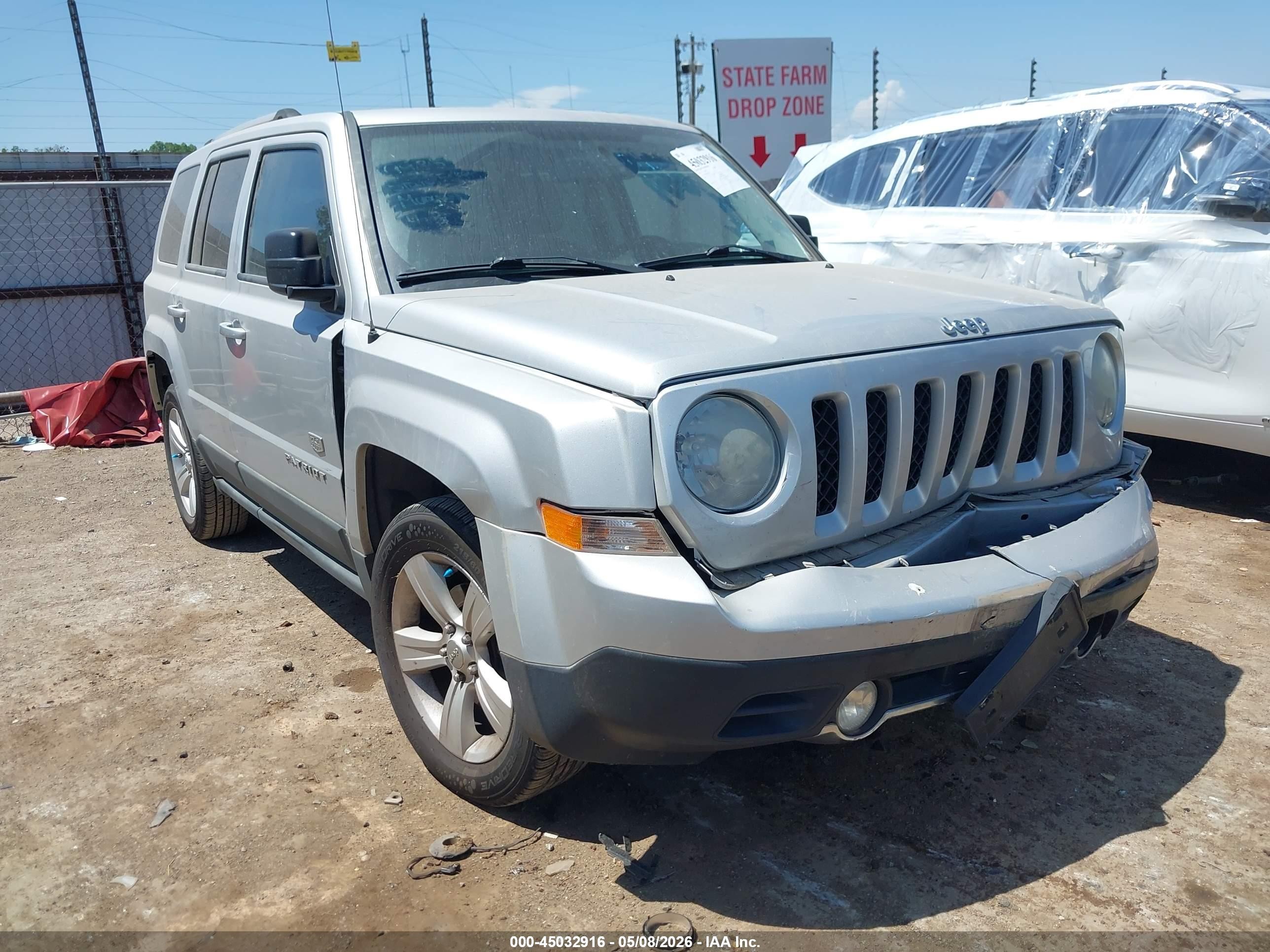2011 Jeep Patriot Latitude X, VIN 1J4NT4GB2BD169213 — Front end