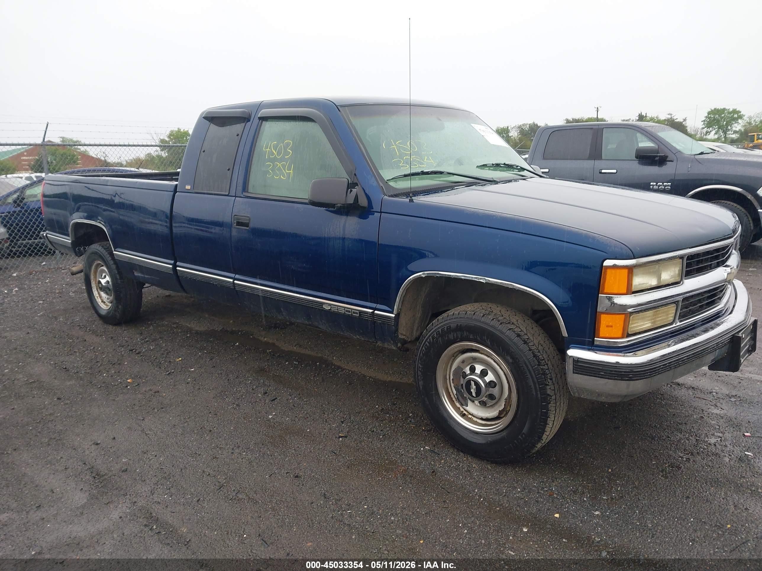 1998 Chevrolet Silverado 2500, VIN 1GCGC29R0WE231530 — Бок