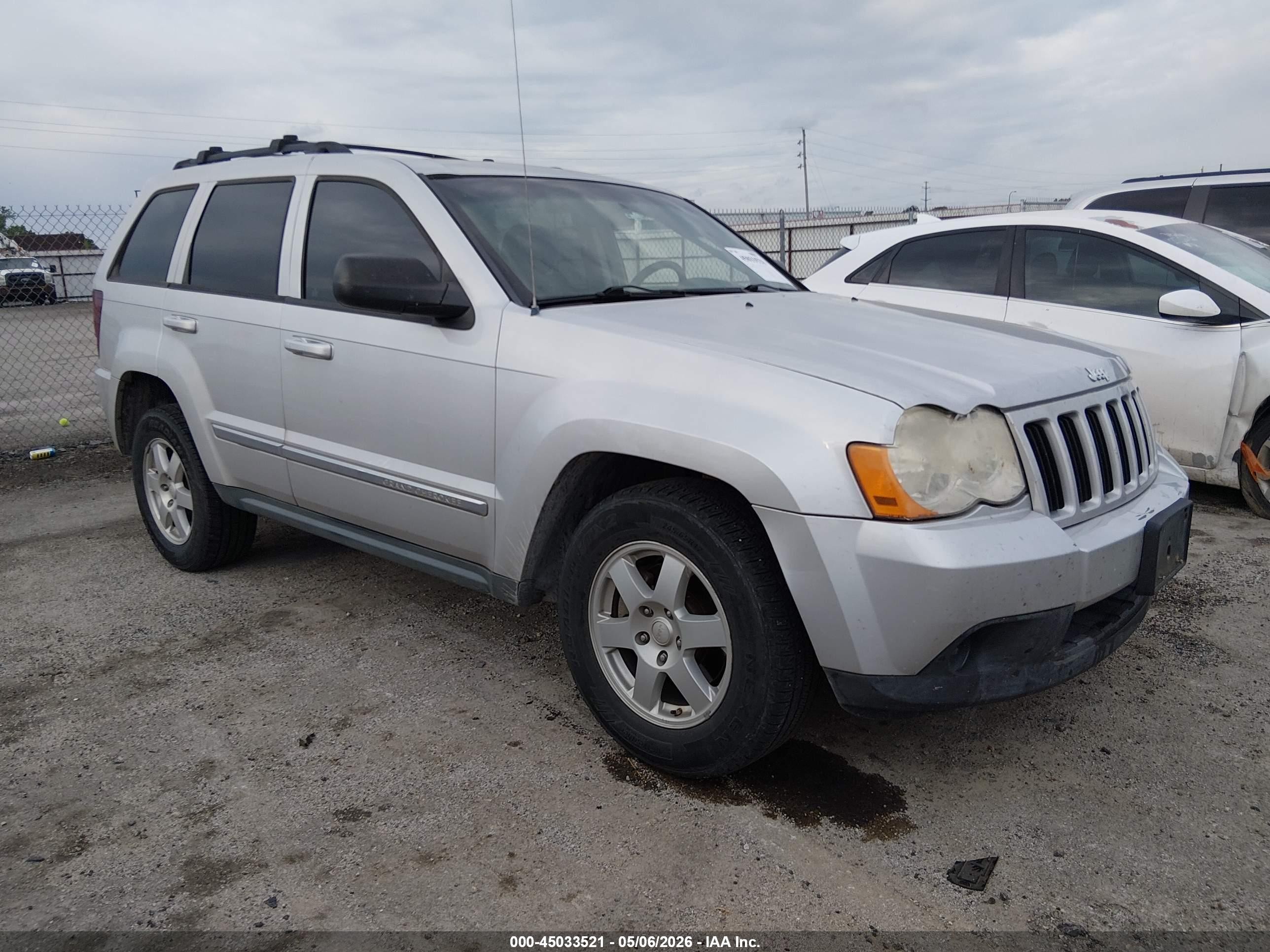 2010 Jeep Grand Cherokee Laredo, VIN 1J4PR4GK7AC111108 — Normal wear