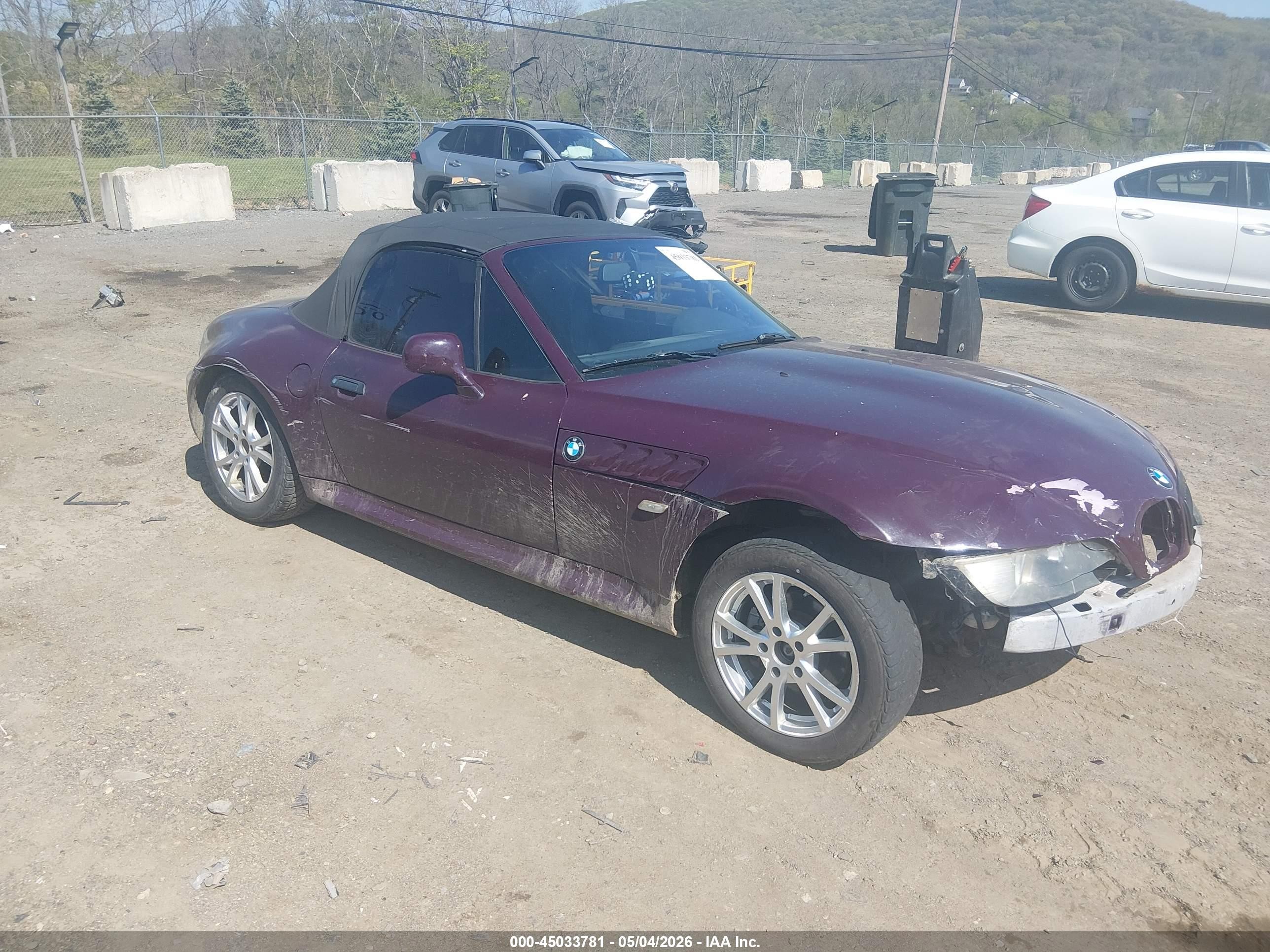 1999 BMW Z3 2.5, VIN 4USCH9330XLF80775 — Перед