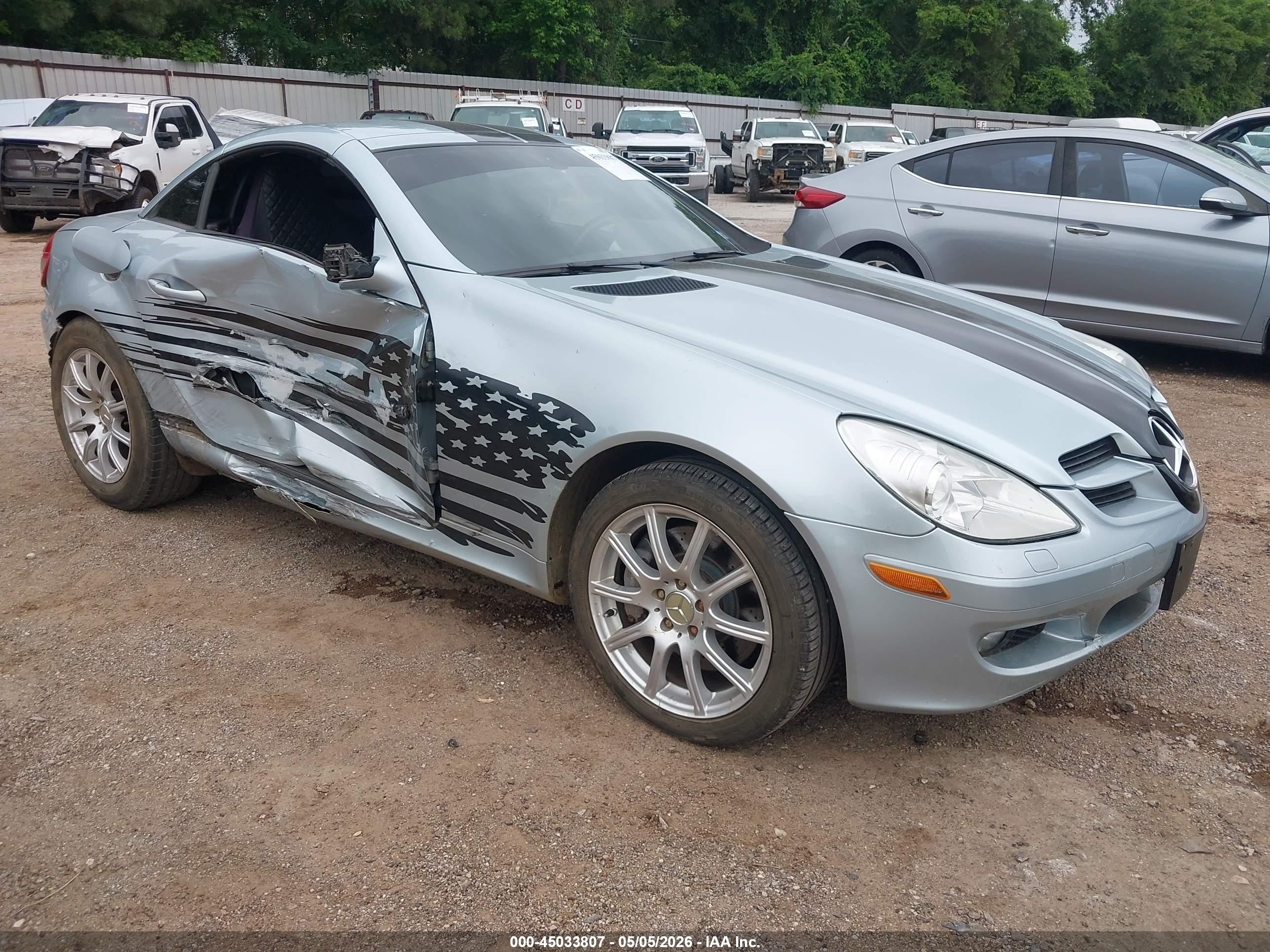 2005 Mercedes-Benz SLK 230/320, VIN WDBWK56F95F034213 — Side