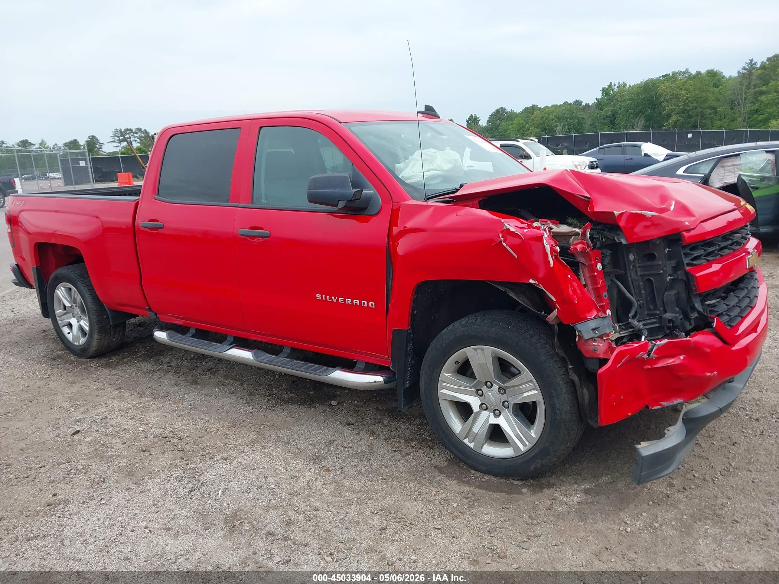 2018 Chevrolet Silverado 1500 Custom, VIN 3GCUKPEC8JG313852 — Front end
