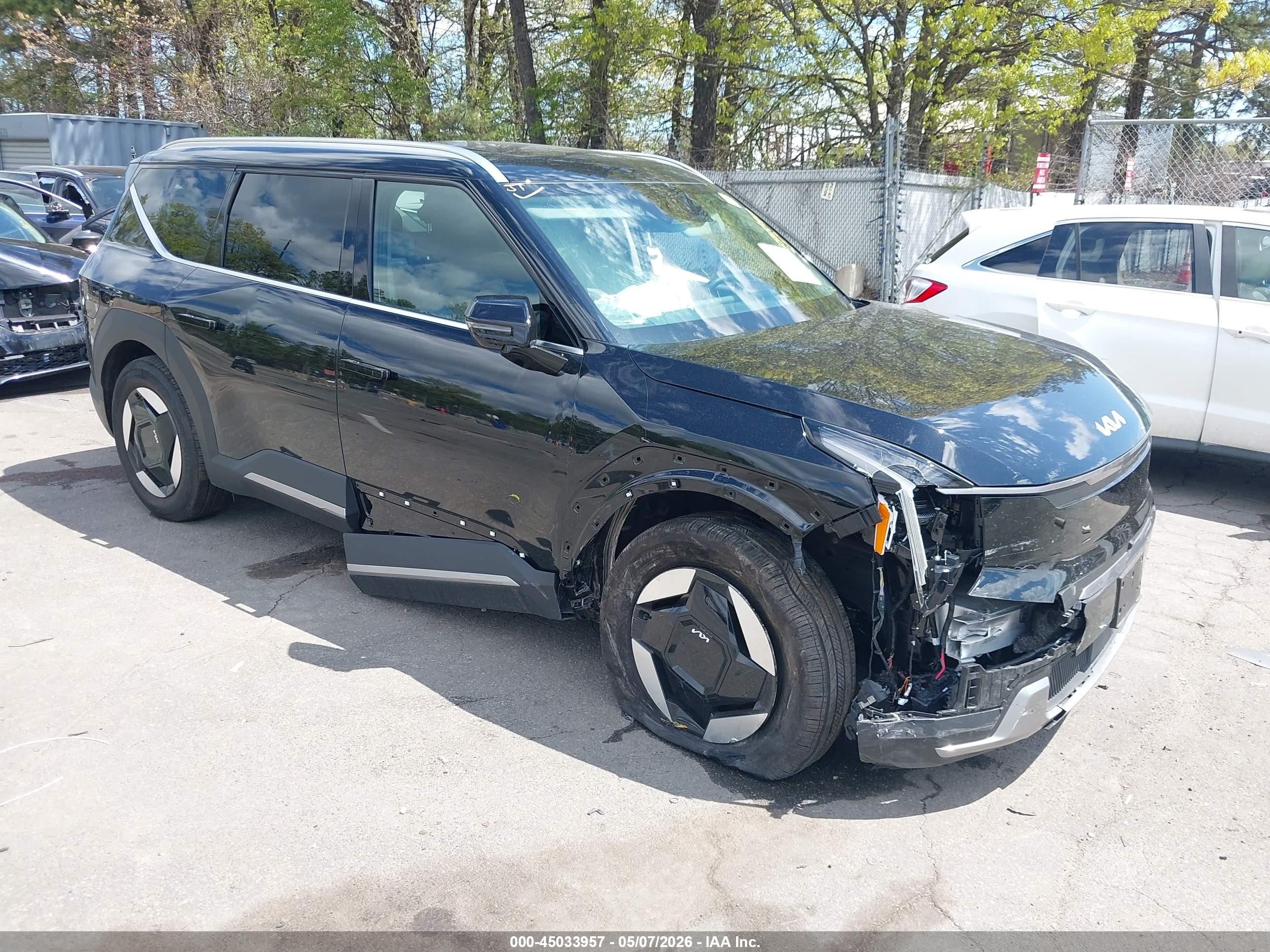 2026 Kia EV9 Wind, VIN 5XYAFFS50TG017264 — Front end