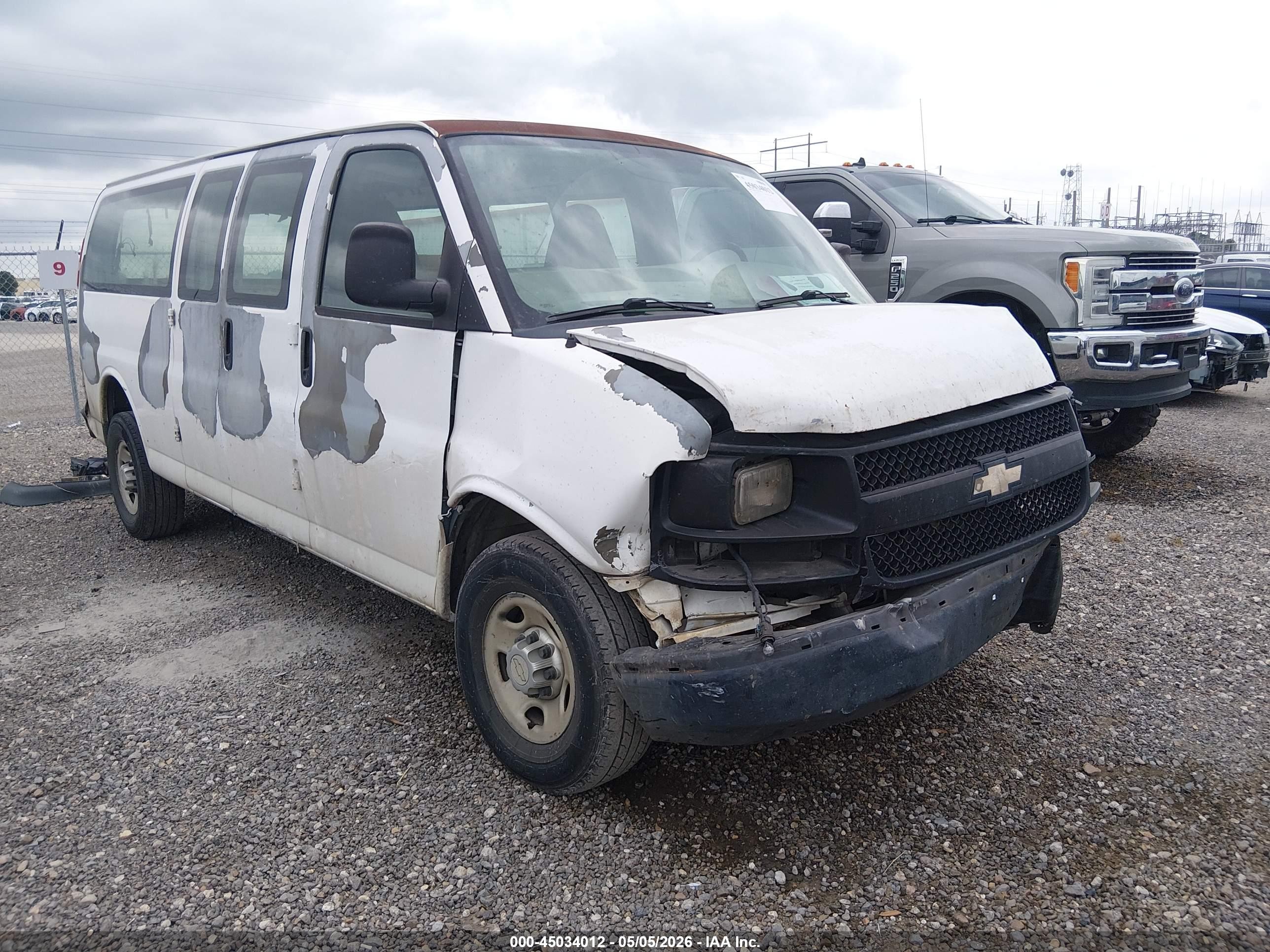 2010 Chevrolet Express 3500, VIN 1GC2GUBA0A1165639 — Front end
