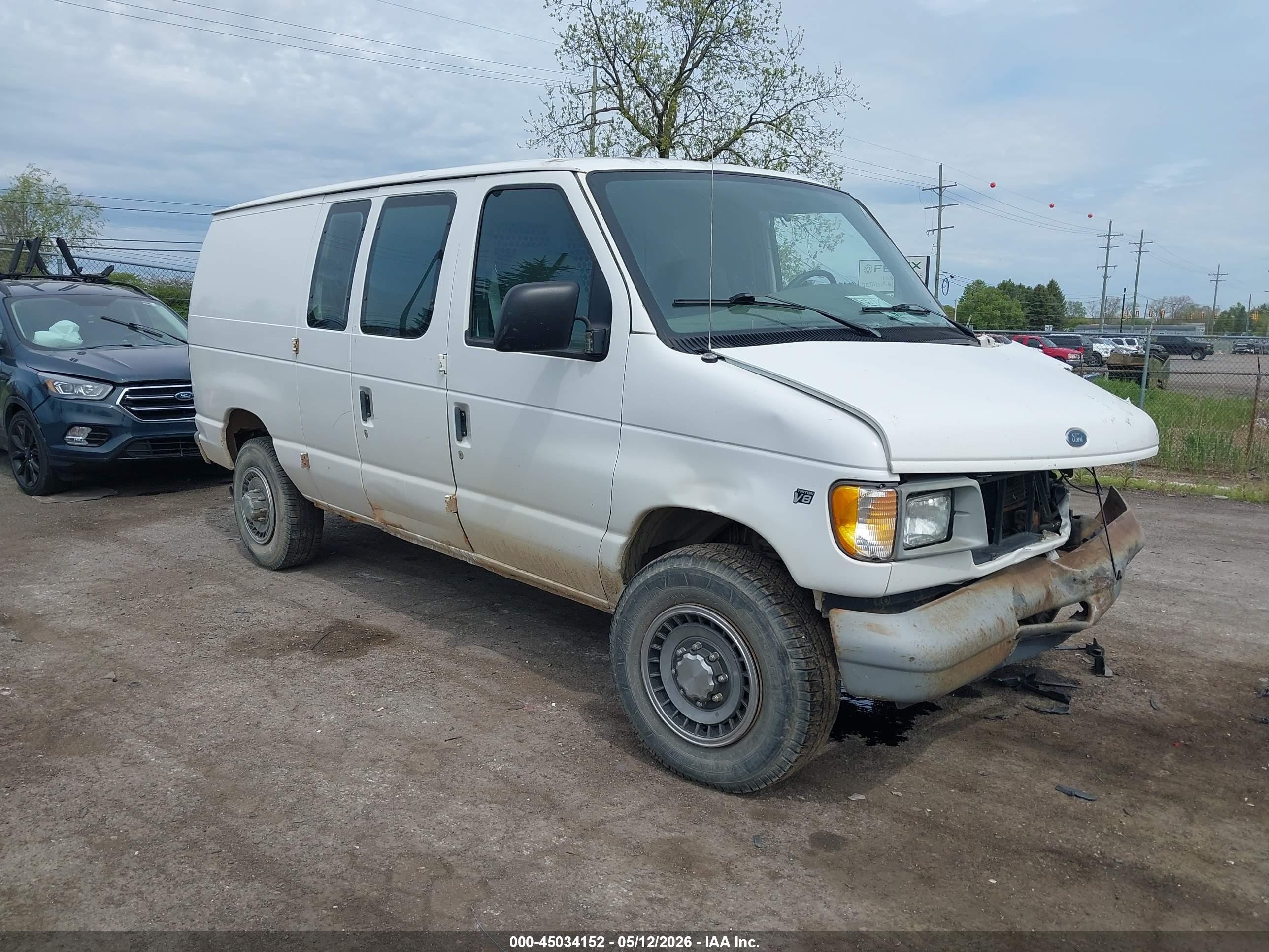1999 Ford Econoline Cargo, VIN 1FTSE34L5XHB42470 — Front end
