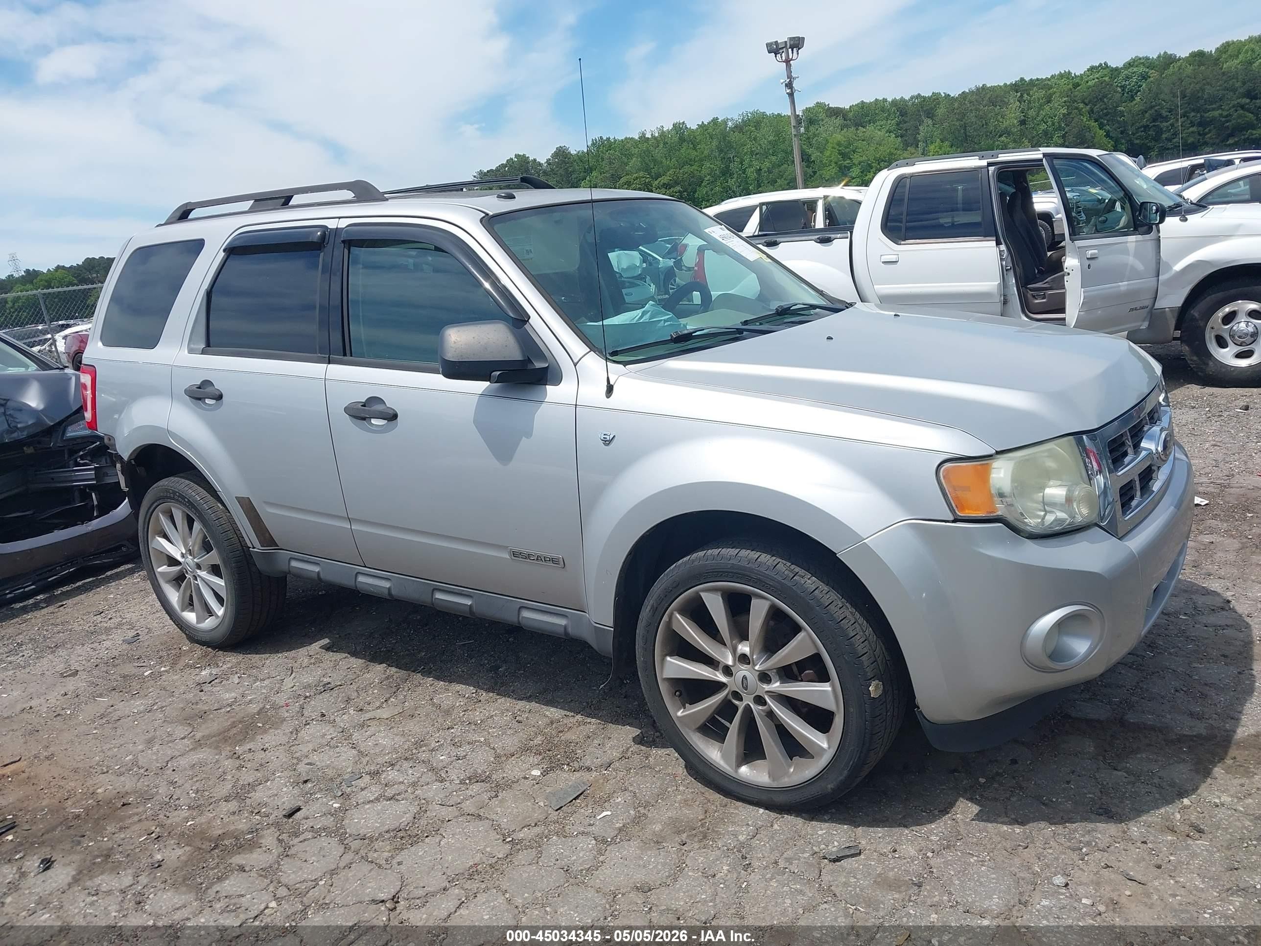 2008 Ford Escape XLT, VIN 1FMCU93138KA33550 — Зад