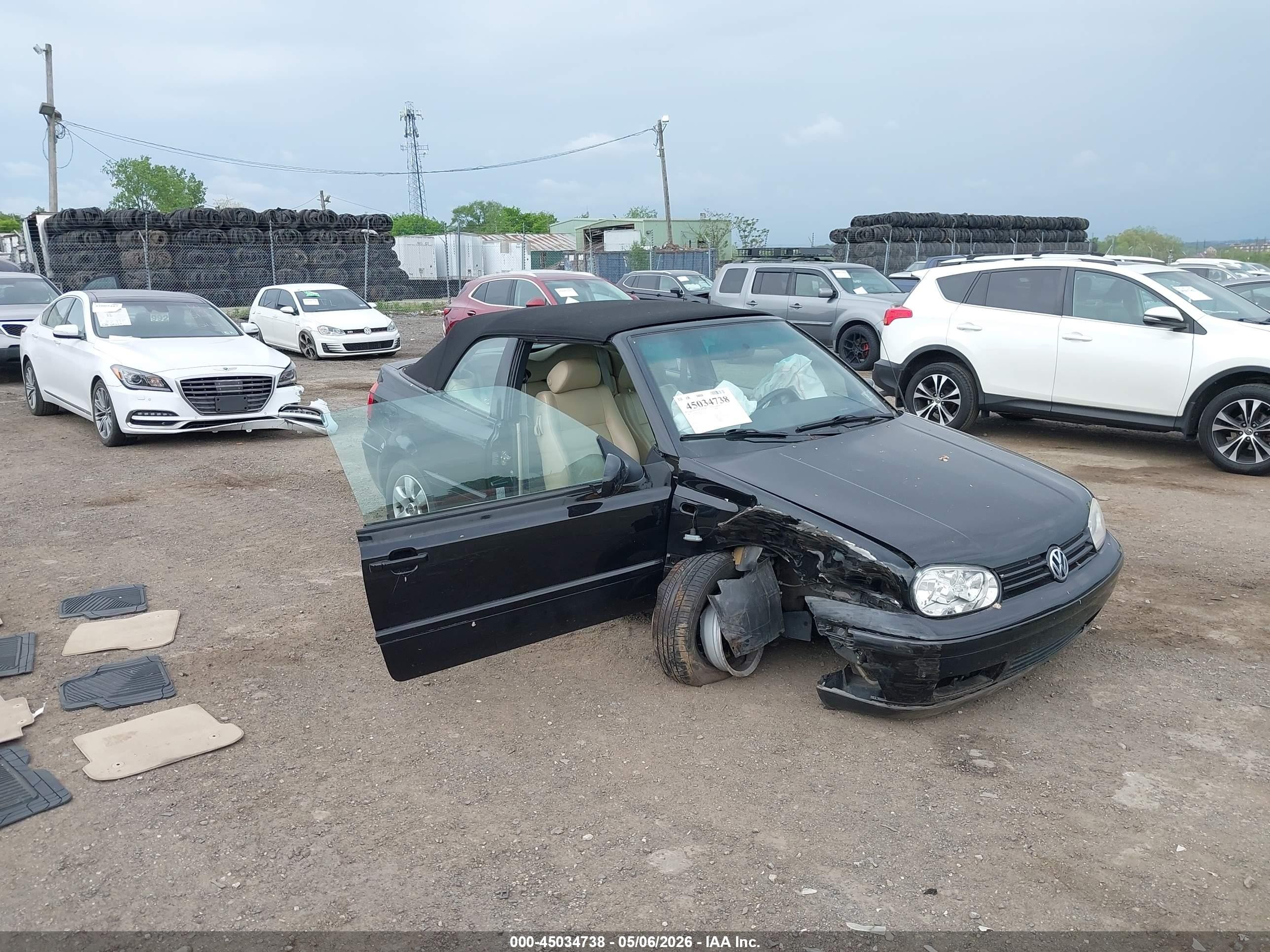 2002 Volkswagen Cabriolet GLX, VIN 3VWDC21V32M801209 — Front end