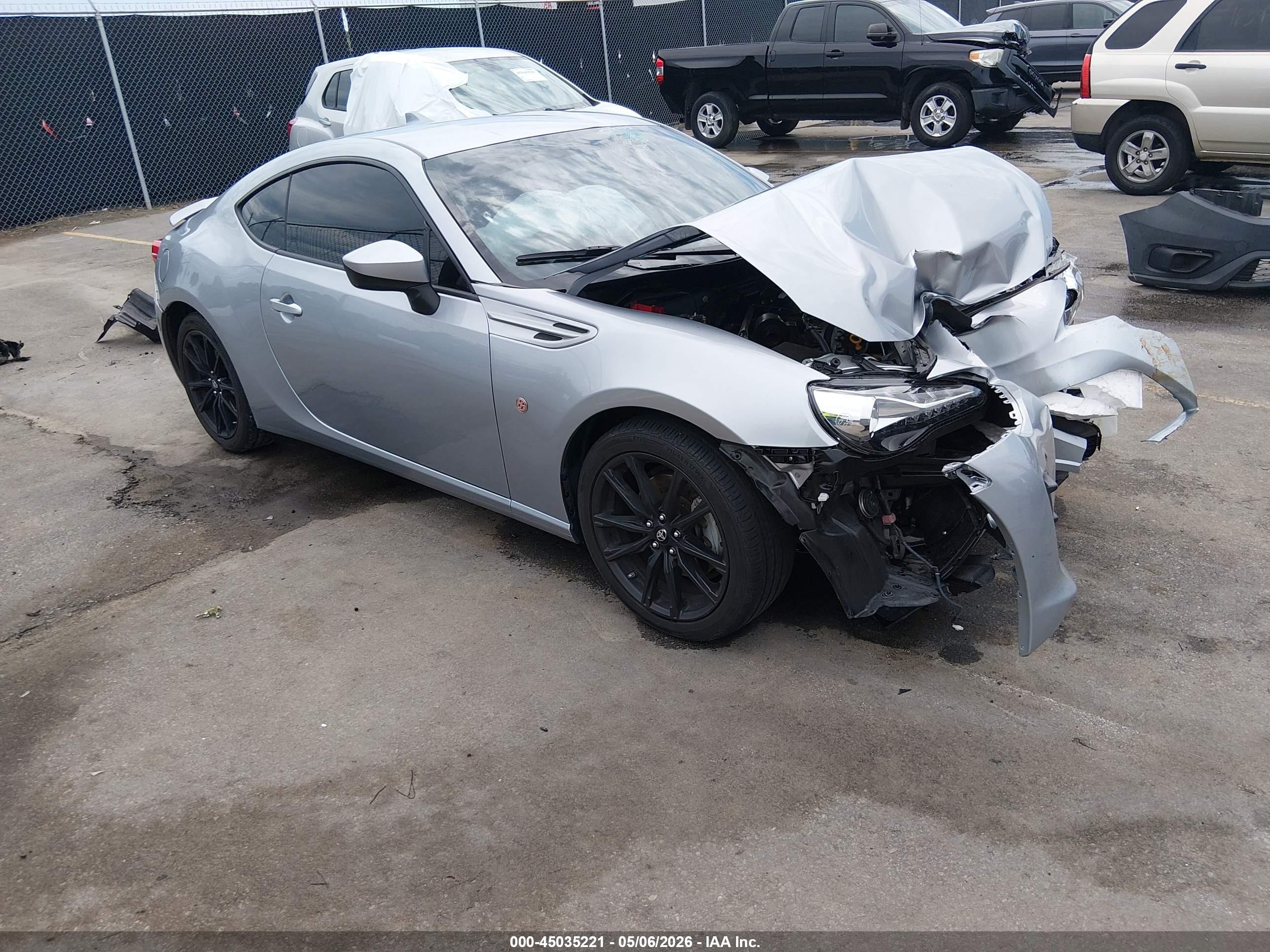 2017 Toyota 86, VIN JF1ZNAA16H8710979 — Front end