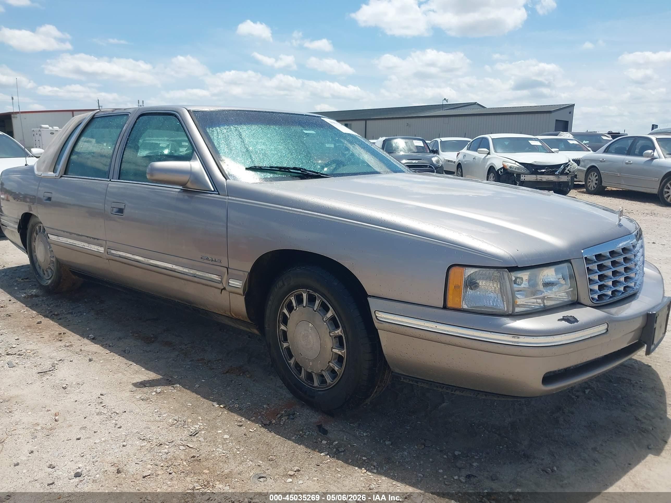 1999 Cadillac DeVille, VIN 1G6KD54Y9XU734569 — Normal wear