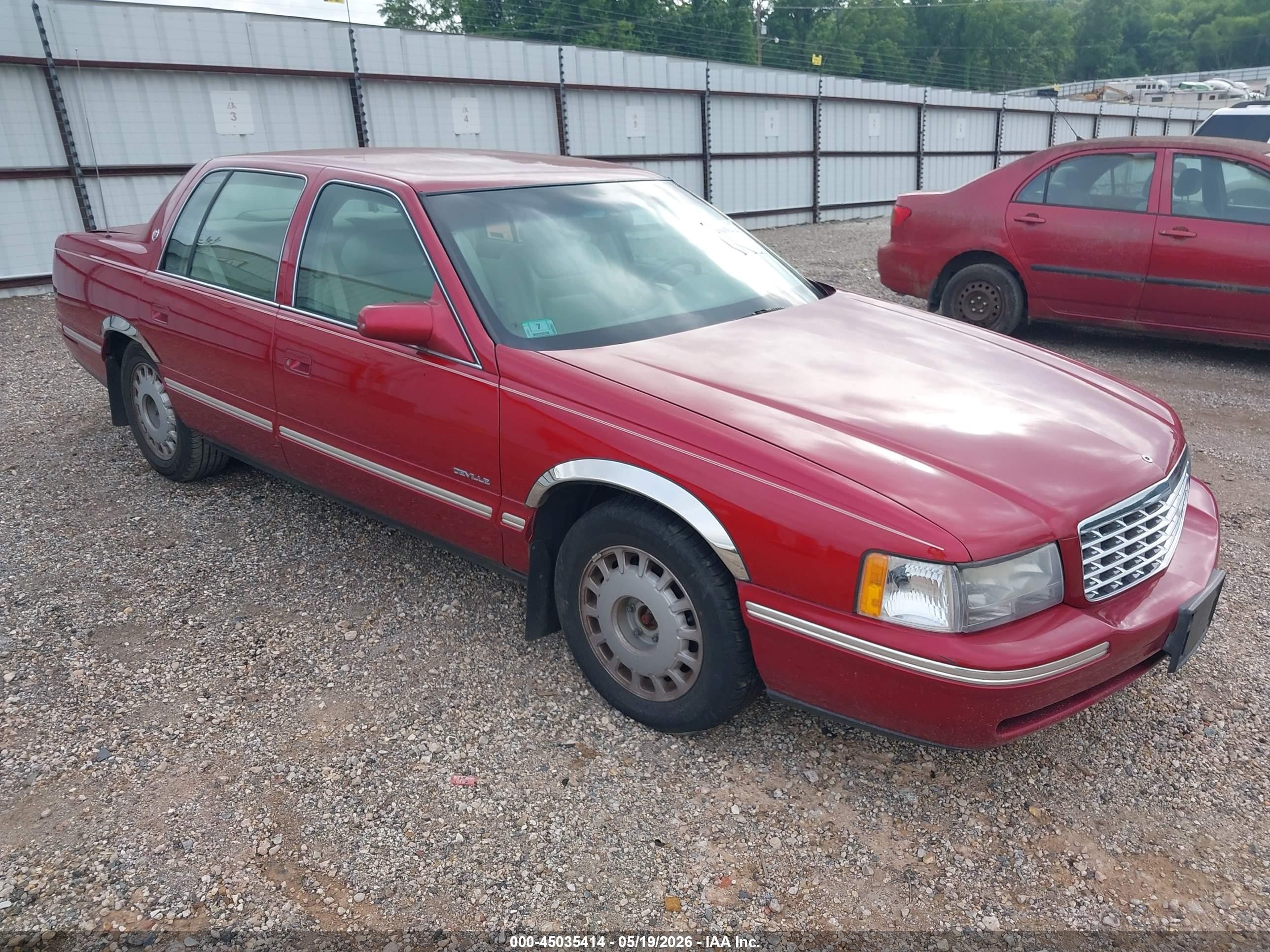 1999 Cadillac DeVille, VIN 1G6KD54Y6XU801208 — Normal wear