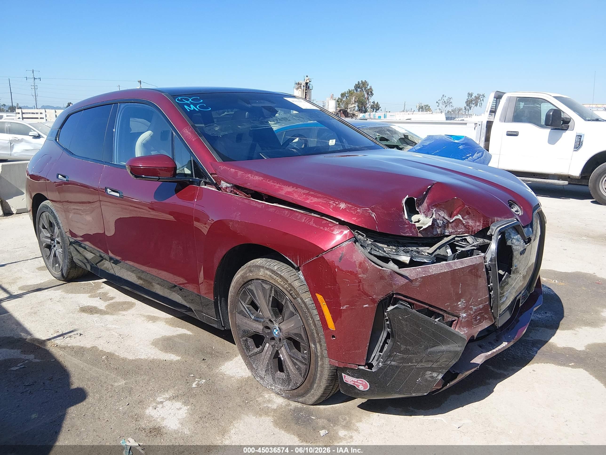 2025 BMW iX xDrive50, VIN WB523CF0XSCT18763 — Front end