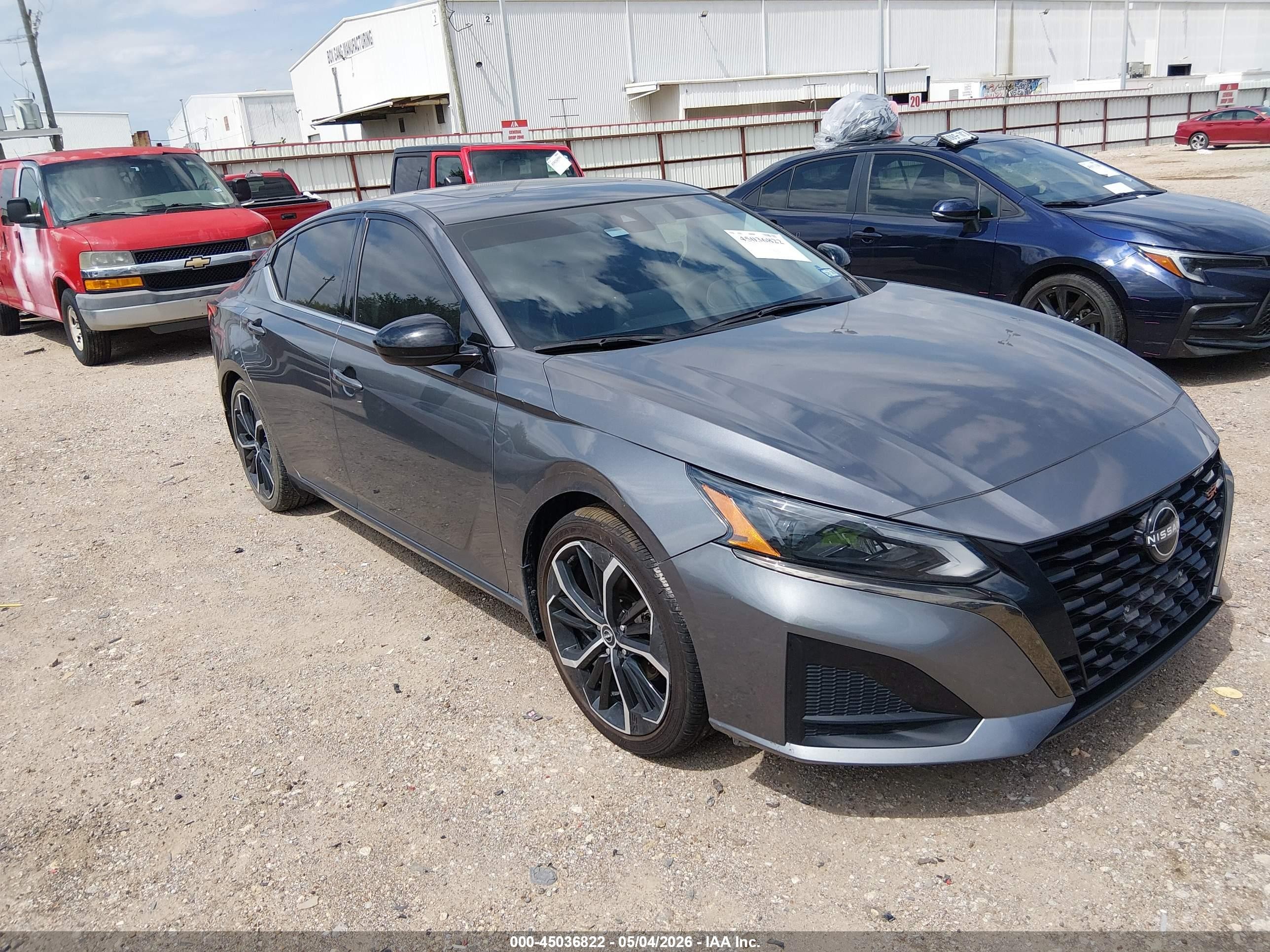 2024 Nissan Altima SR, VIN 1N4BL4CV1RN307830 — Front end
