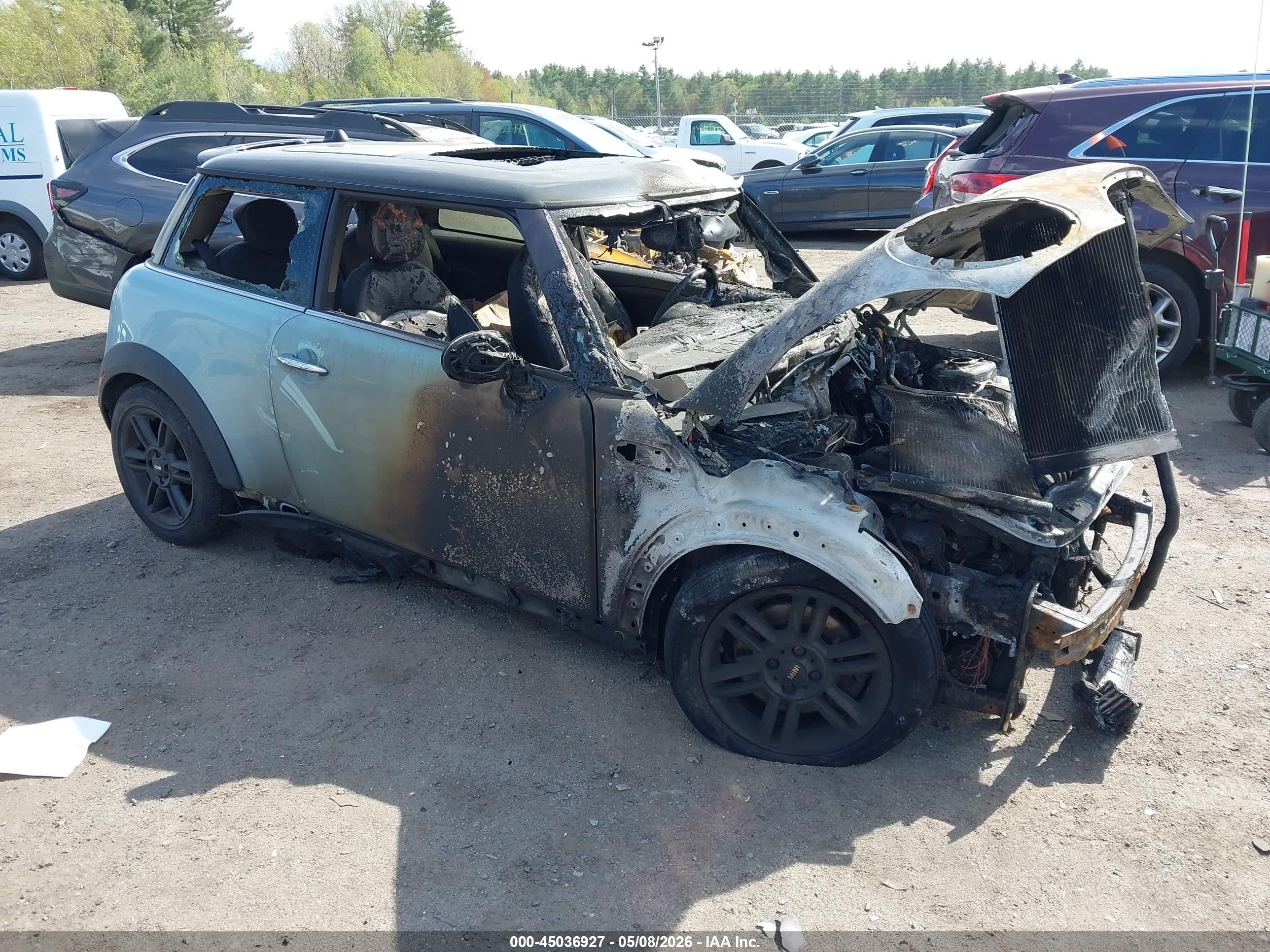 2011 MINI Hardtop S, VIN WMWSV3C53BTY24852 — Пожар