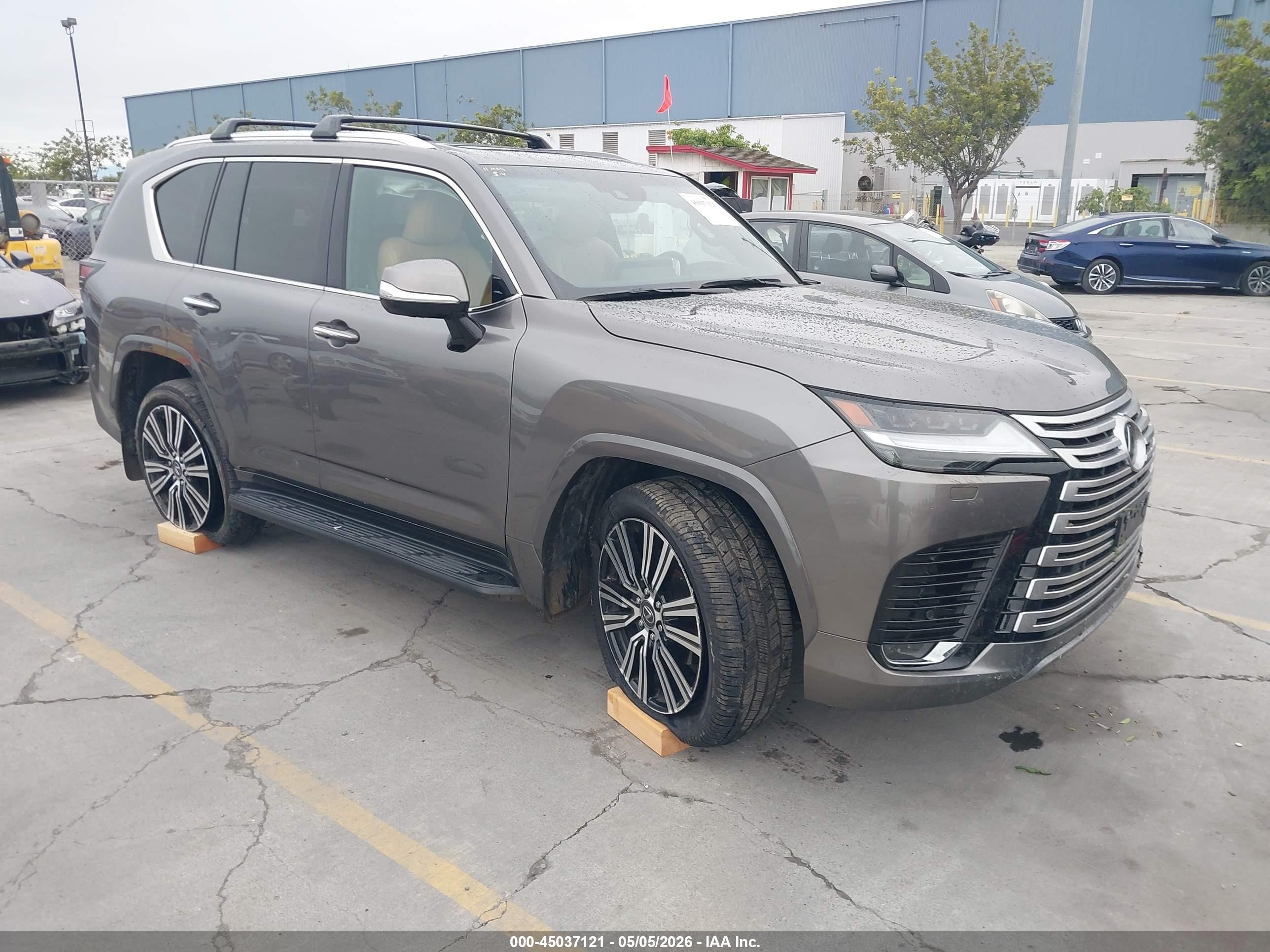 2024 Lexus LX 600 Luxury, VIN JTJGB7CX1R4067218 — Перед