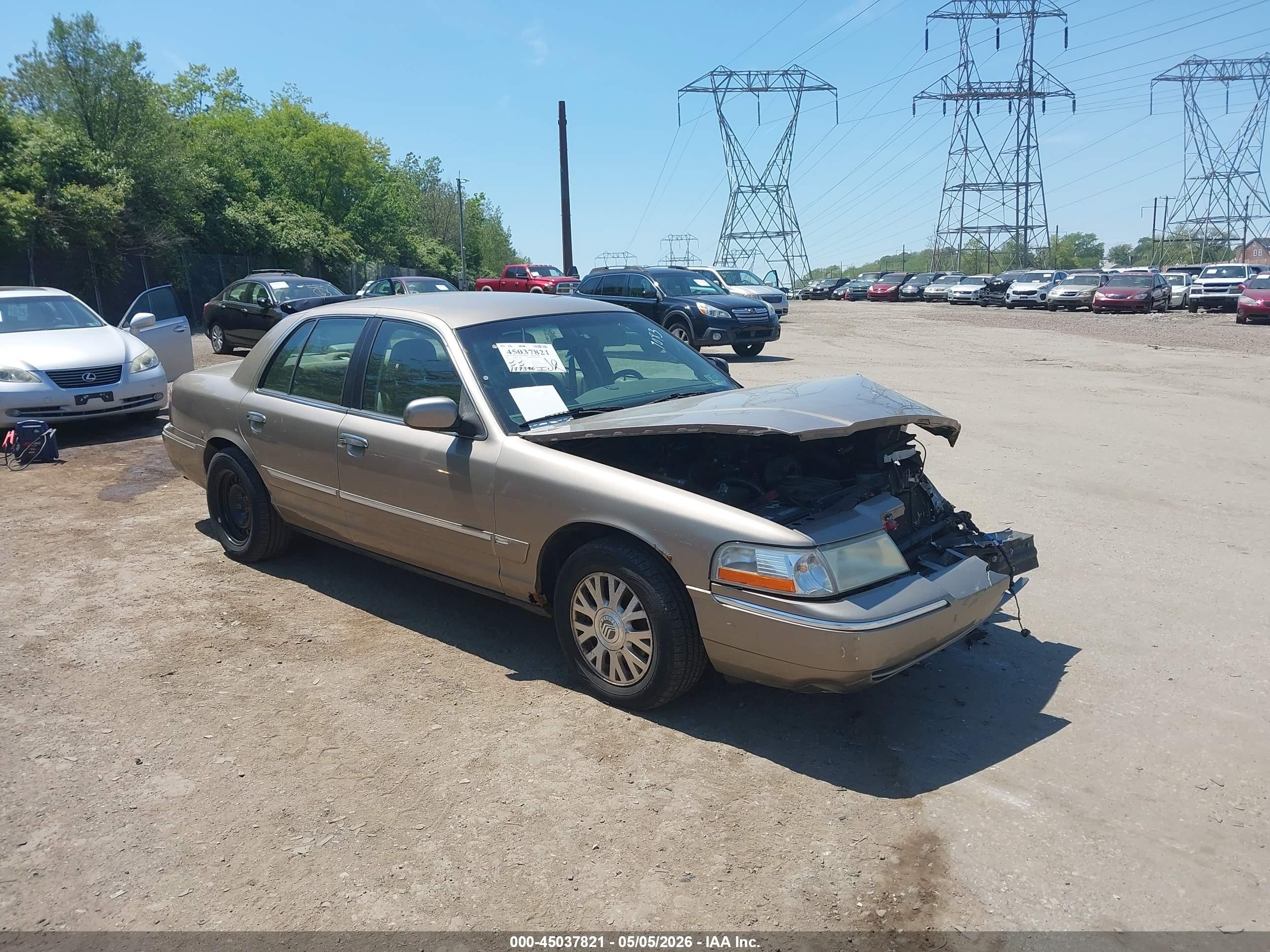 2003 Mercury Grand Marquis GS Convenience, VIN 2MEFM74W03X657083 — Front end