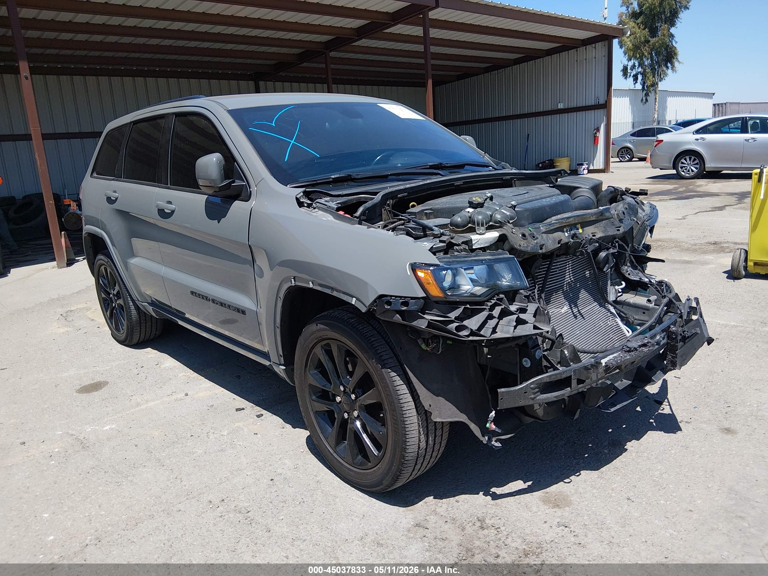 2021 Jeep Grand Cherokee Laredo E, VIN 1C4RJEAG6MC681122 — Front end