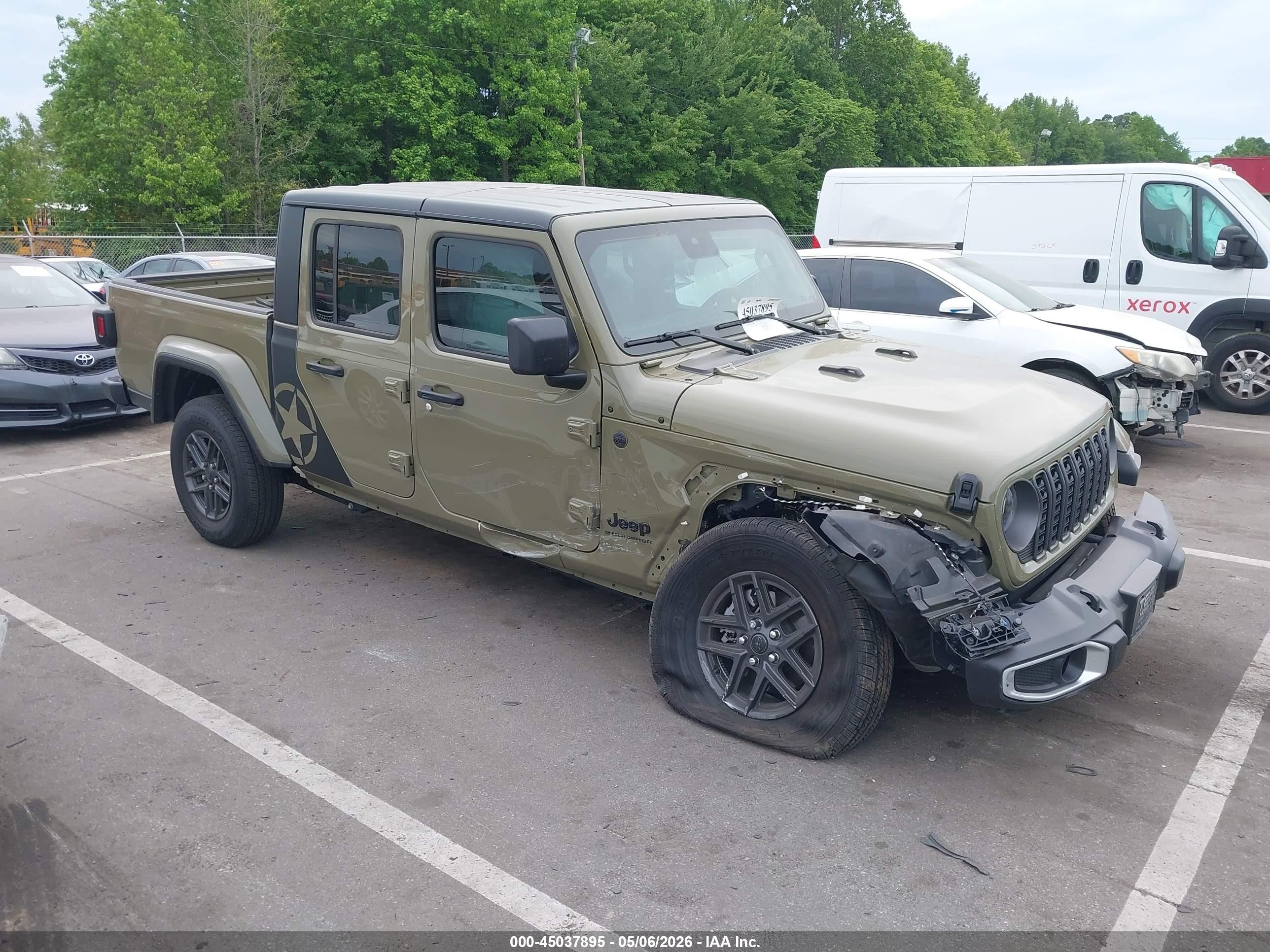 2025 Jeep Gladiator High Tide, VIN 1C6PJTAG5SL520308 — Front end