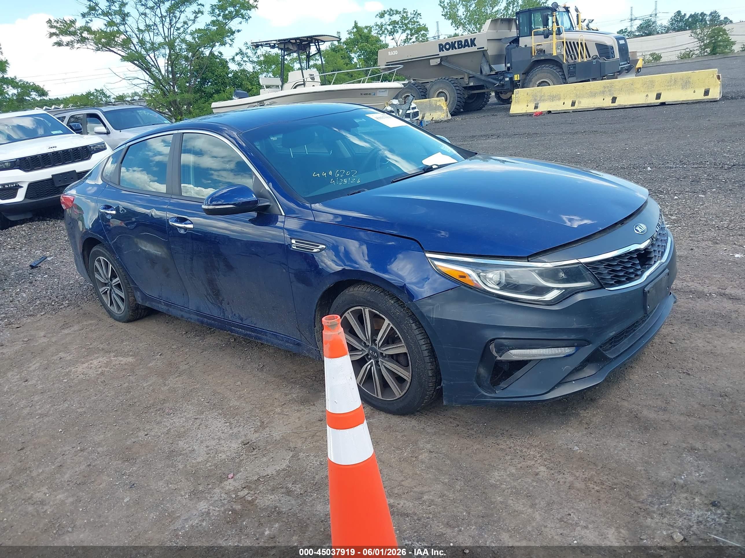2019 Kia Optima LX, VIN 5XXGT4L30KG369977 — Normal wear