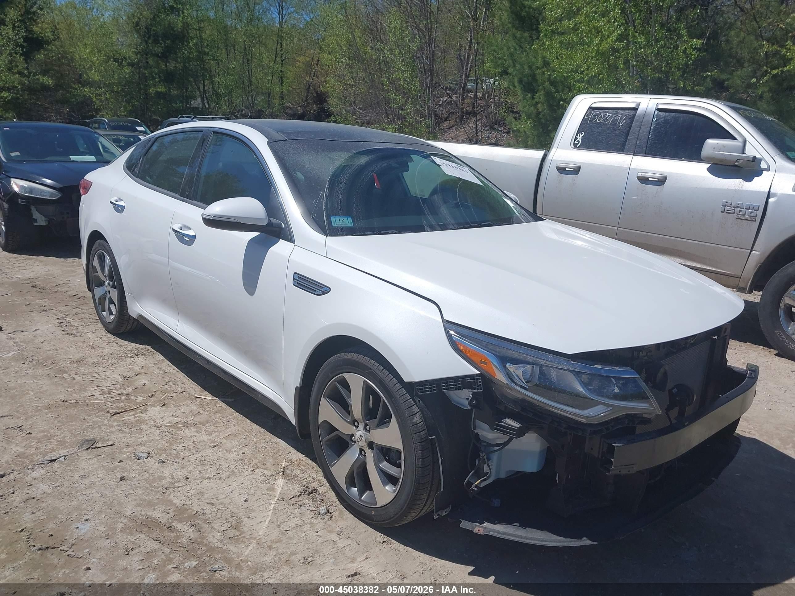 2019 Kia Optima LX, VIN 5XXGT4L3XKG369047 — Front end
