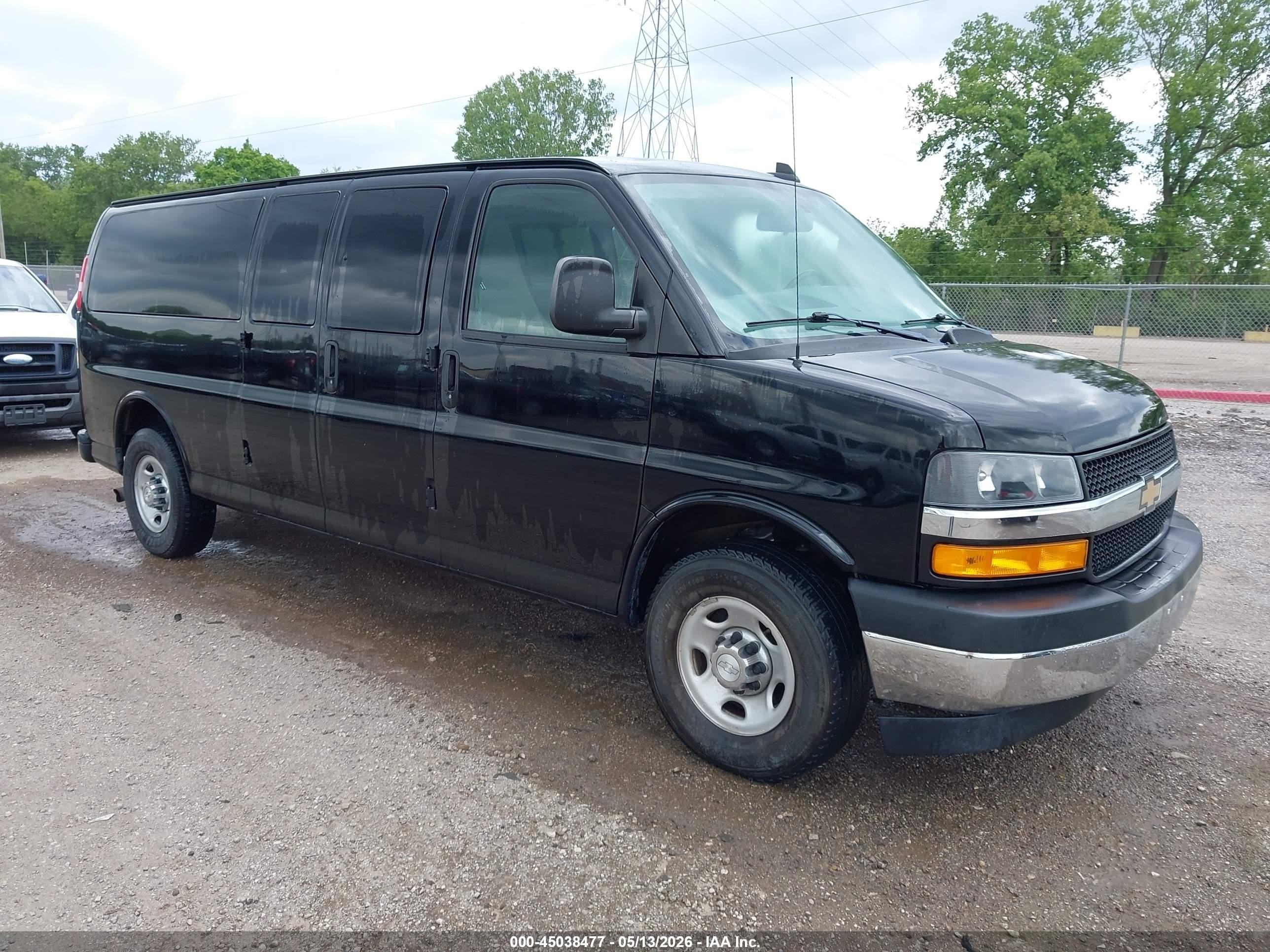 2018 Chevrolet Express Passenger LT, VIN 1GAZGPFG8J1284014 — Normal wear