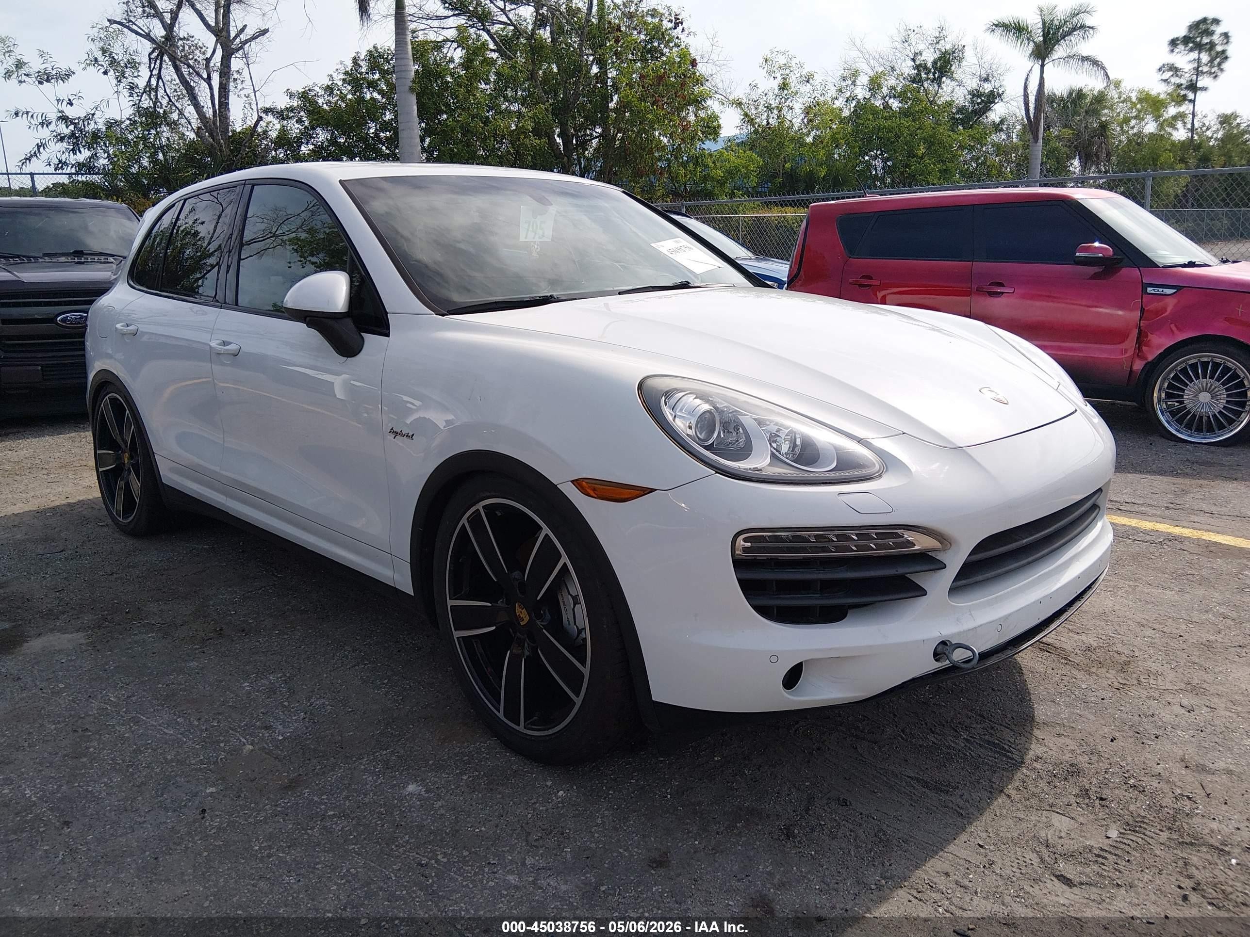 2012 Porsche Cayenne S Hybrid, VIN WP1AE2A23CLA93728 — Normal wear