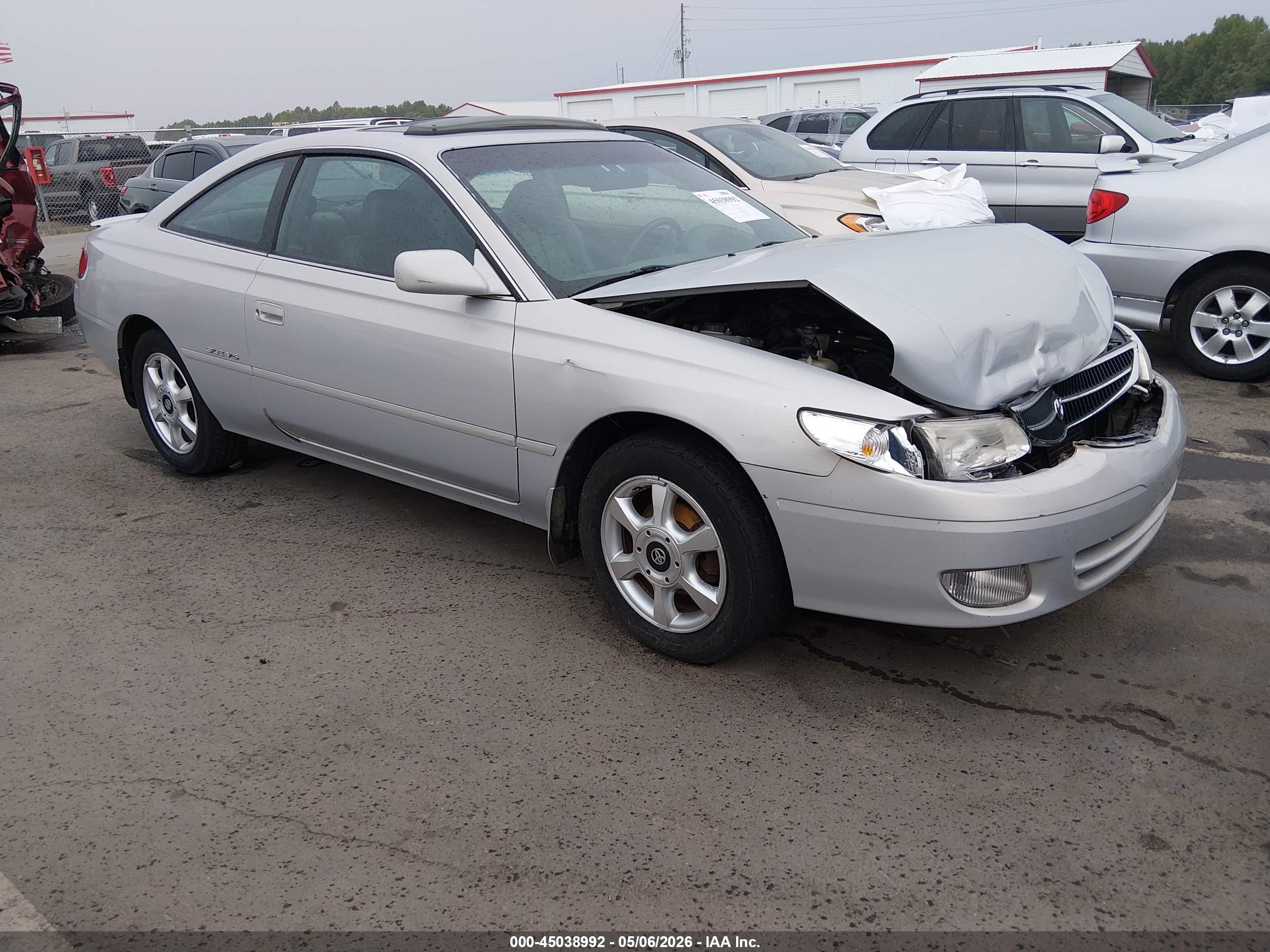 2001 Toyota Solara SE, VIN 2T1CF22P11C427745 — Front end