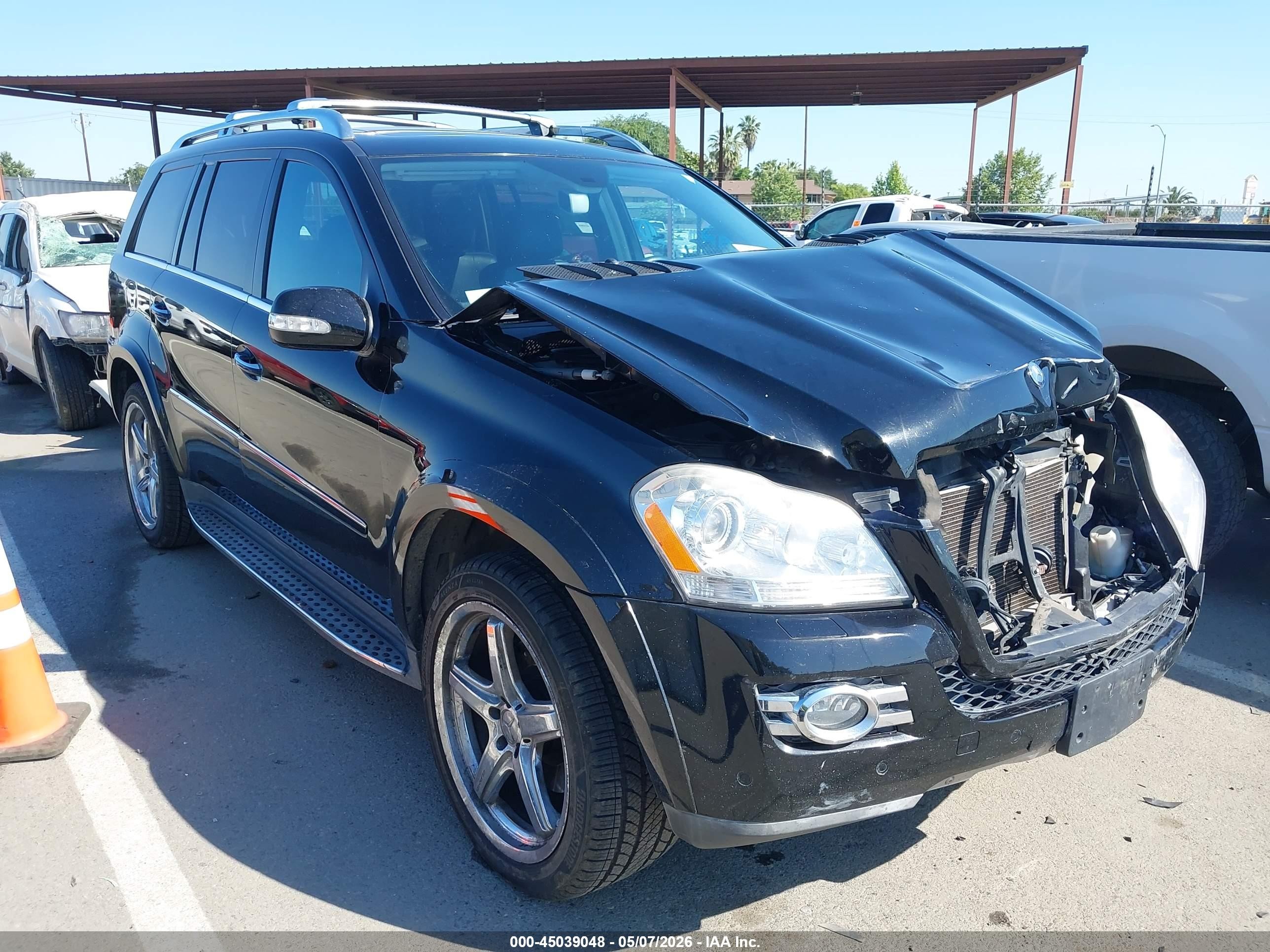 2008 Mercedes-Benz GL 550, VIN 4JGBF86EX8A413893 — Front end