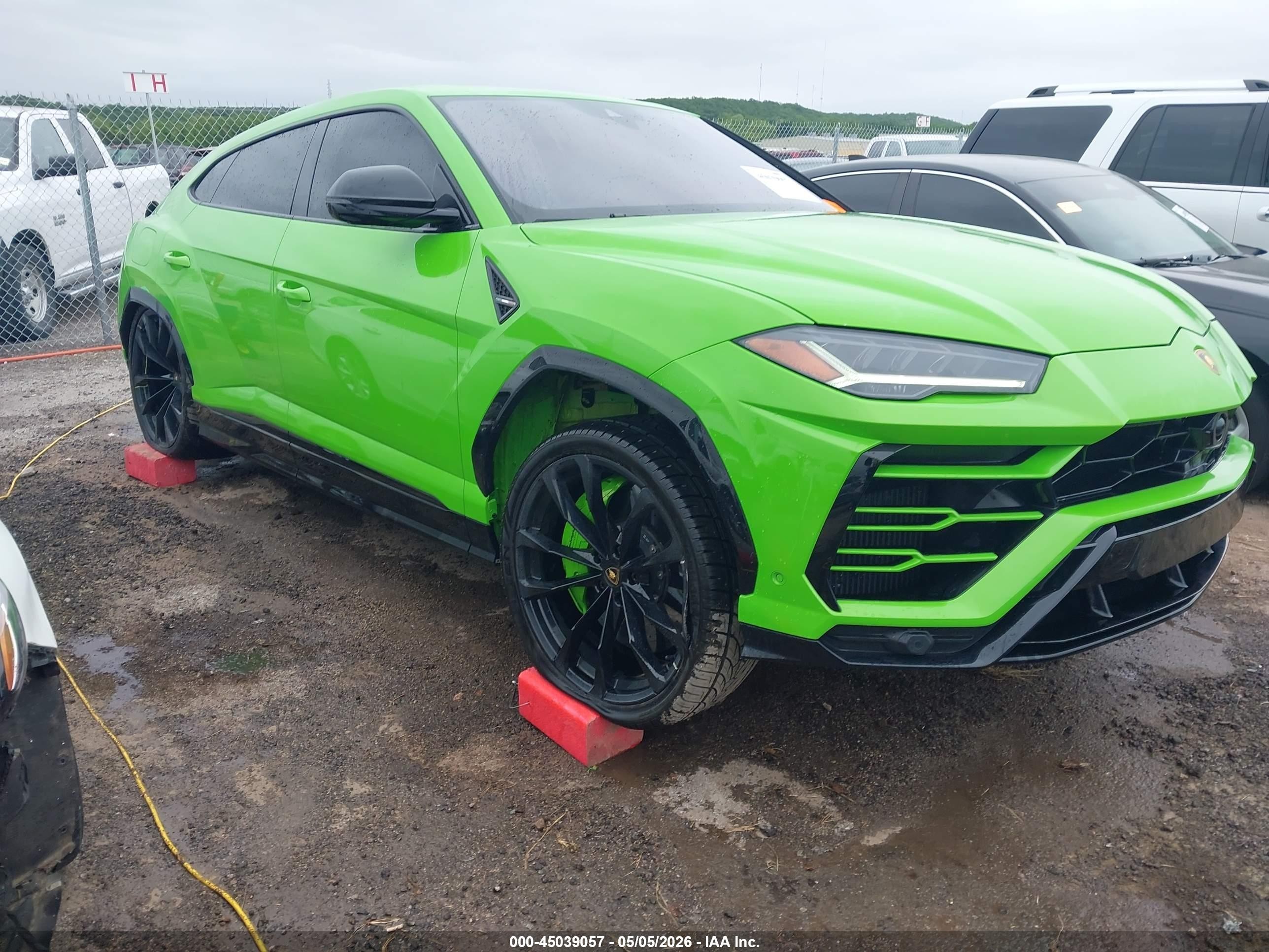 2021 Lamborghini Urus, VIN ZPBUA1ZL7MLA13794 — Side