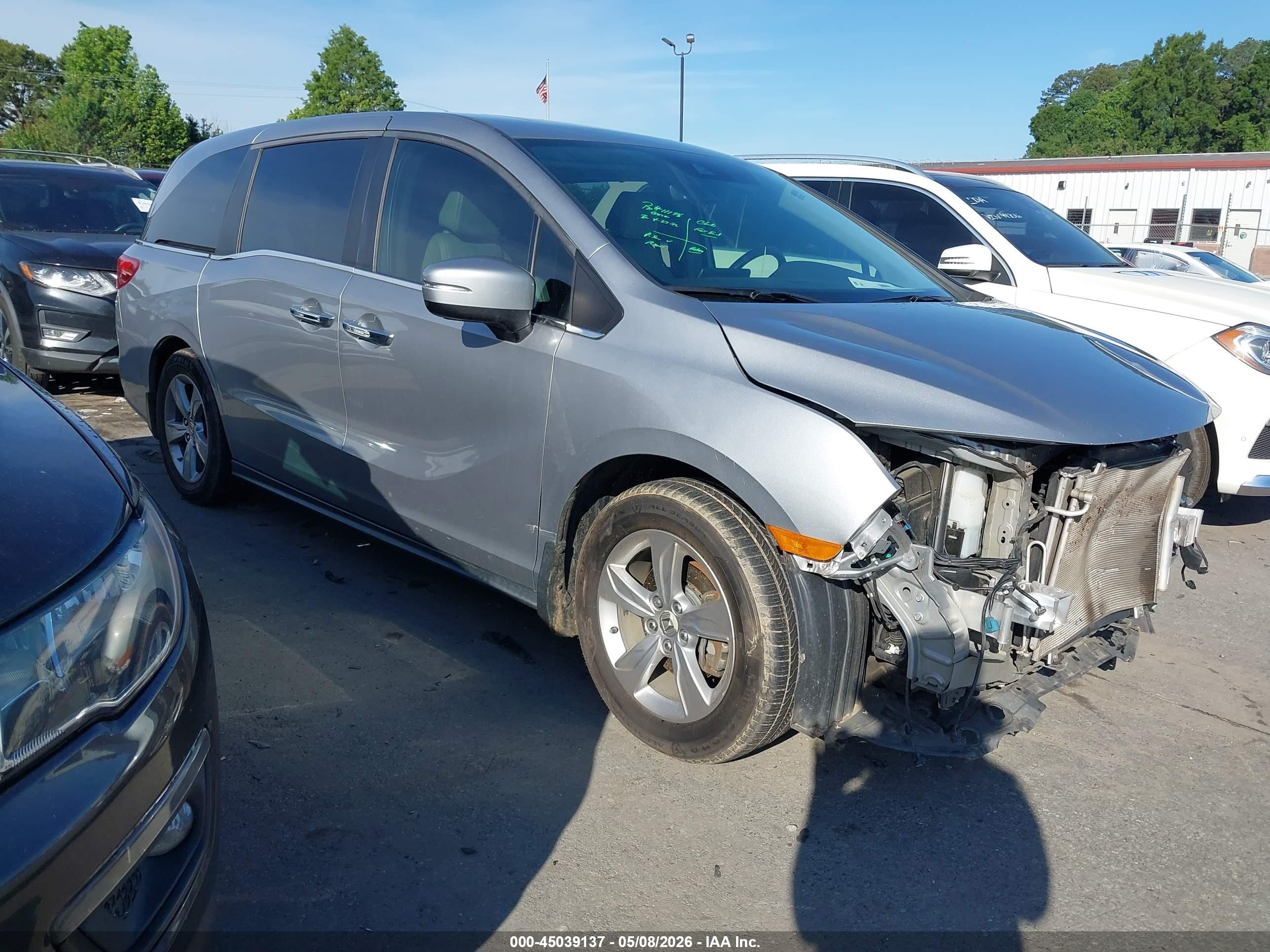 2018 Honda Odyssey EX-L, VIN 5FNRL6H7XJB082888 — Front end
