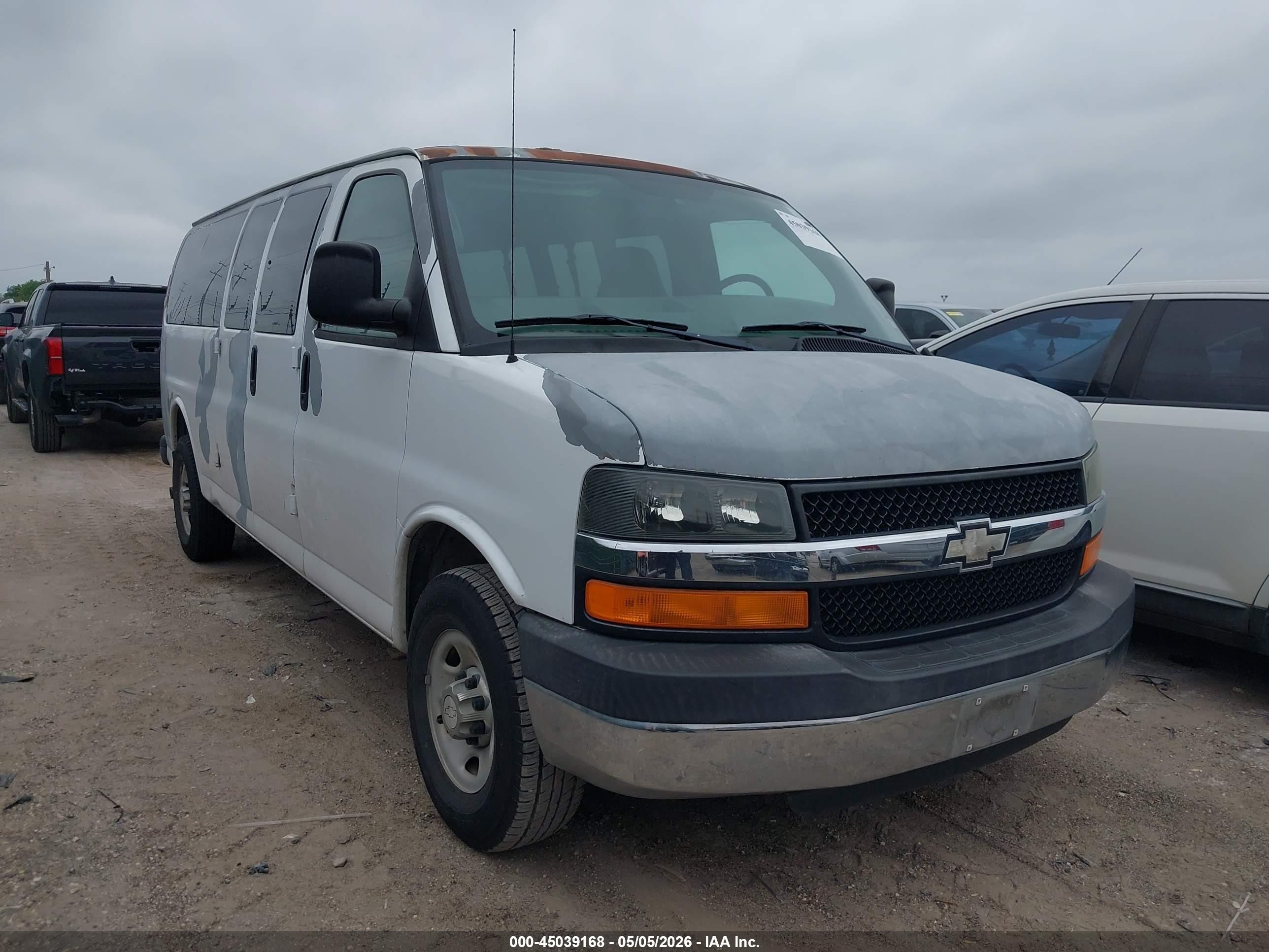 2007 Chevrolet Express Passenger, VIN 1GAHG39U271241402 — Normal wear