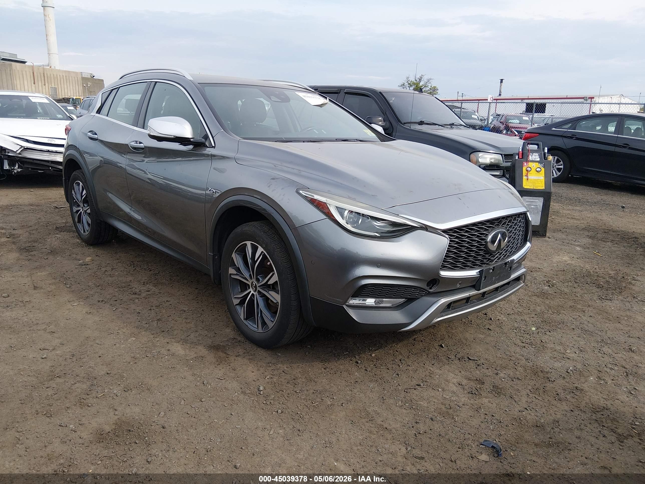 2017 Infiniti QX30 Premium, VIN SJKCH5CR5HA024763 — Side
