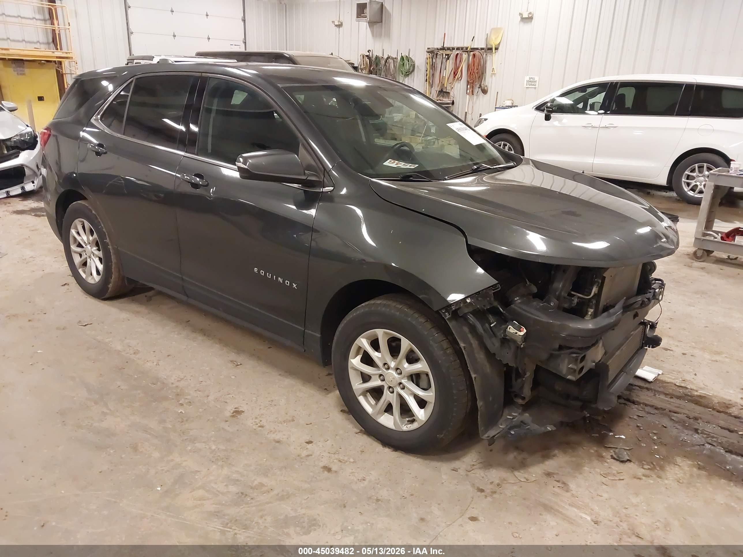 2018 Chevrolet Equinox LT, VIN 2GNAXJEV6J6116278 — Front end