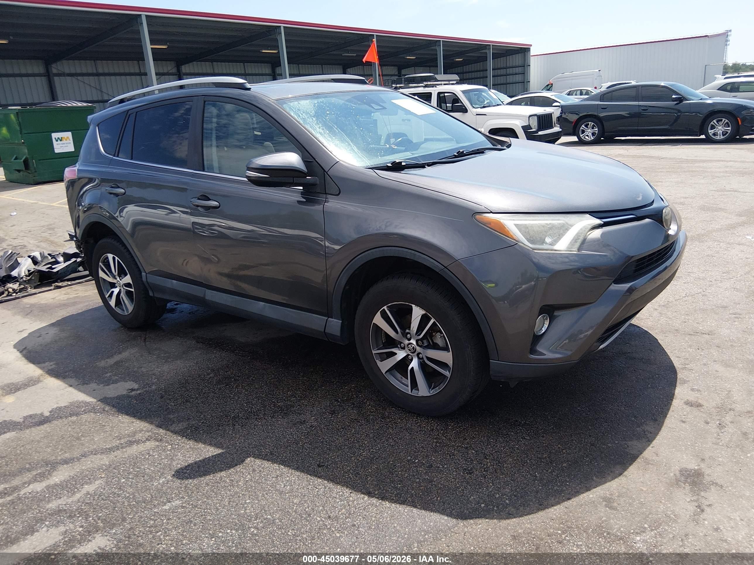 2018 Toyota RAV4 XLE, VIN 2T3WFREVXJW516798 — Rear end