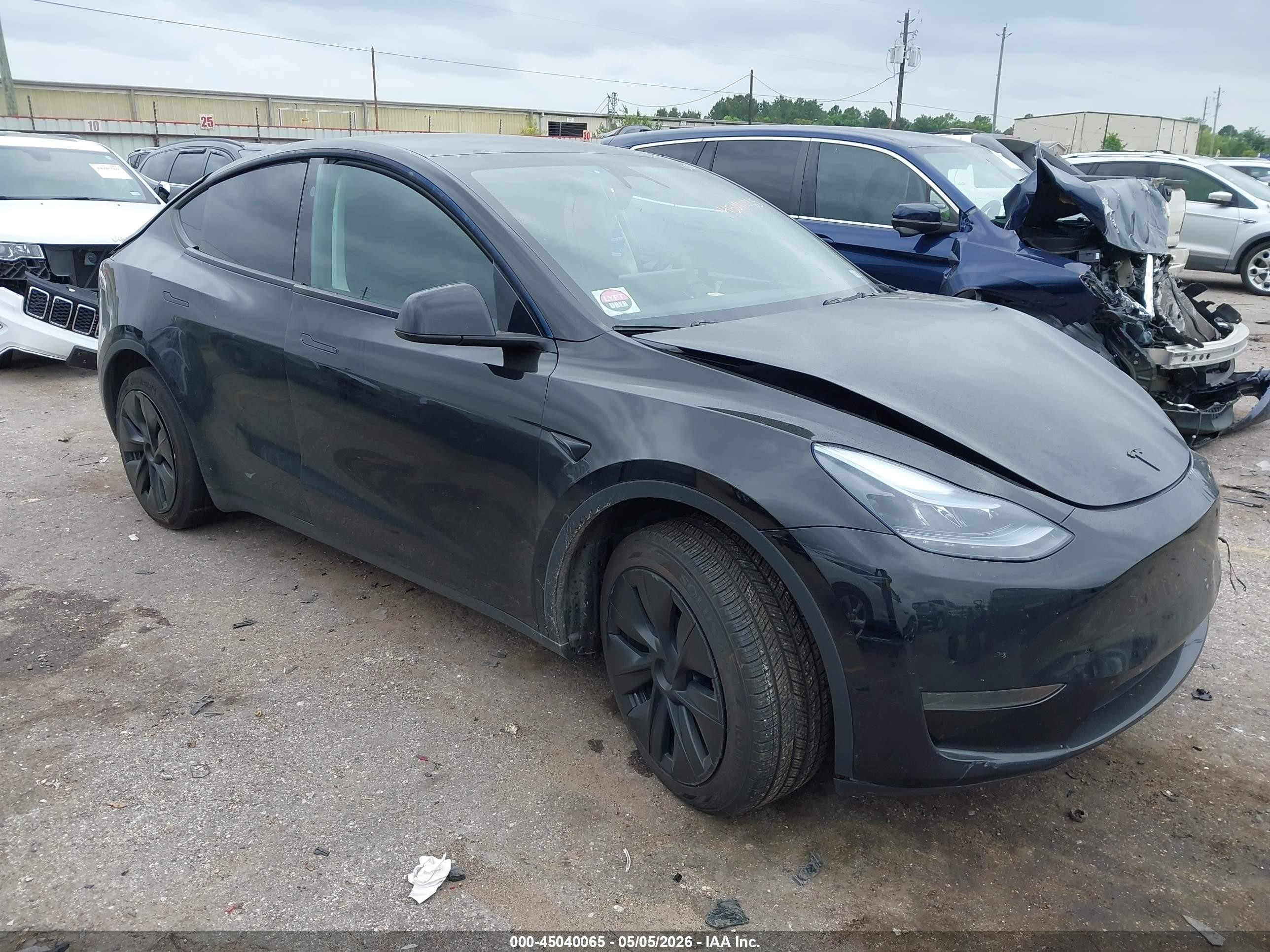 2024 Tesla Model Y, VIN 7SAYGDED5RA321807 — Front end