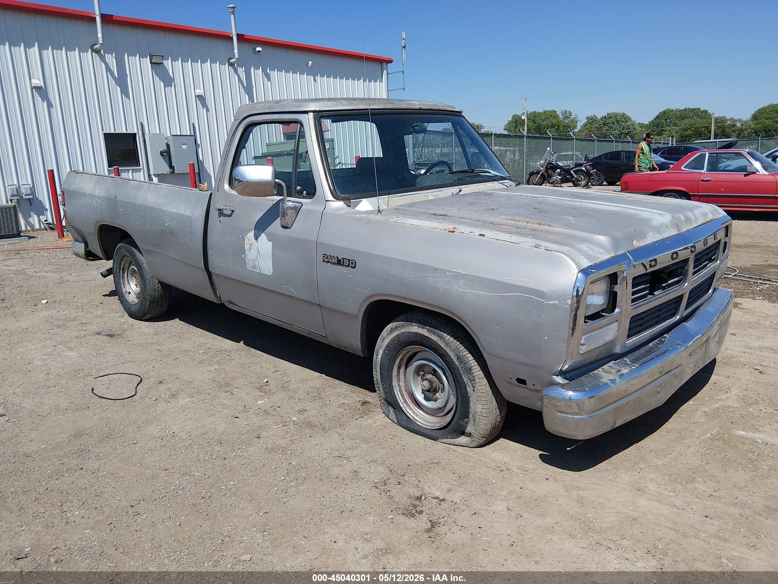 1992 Dodge D Series, VIN 1B7GE16X6NS609373 — Front end