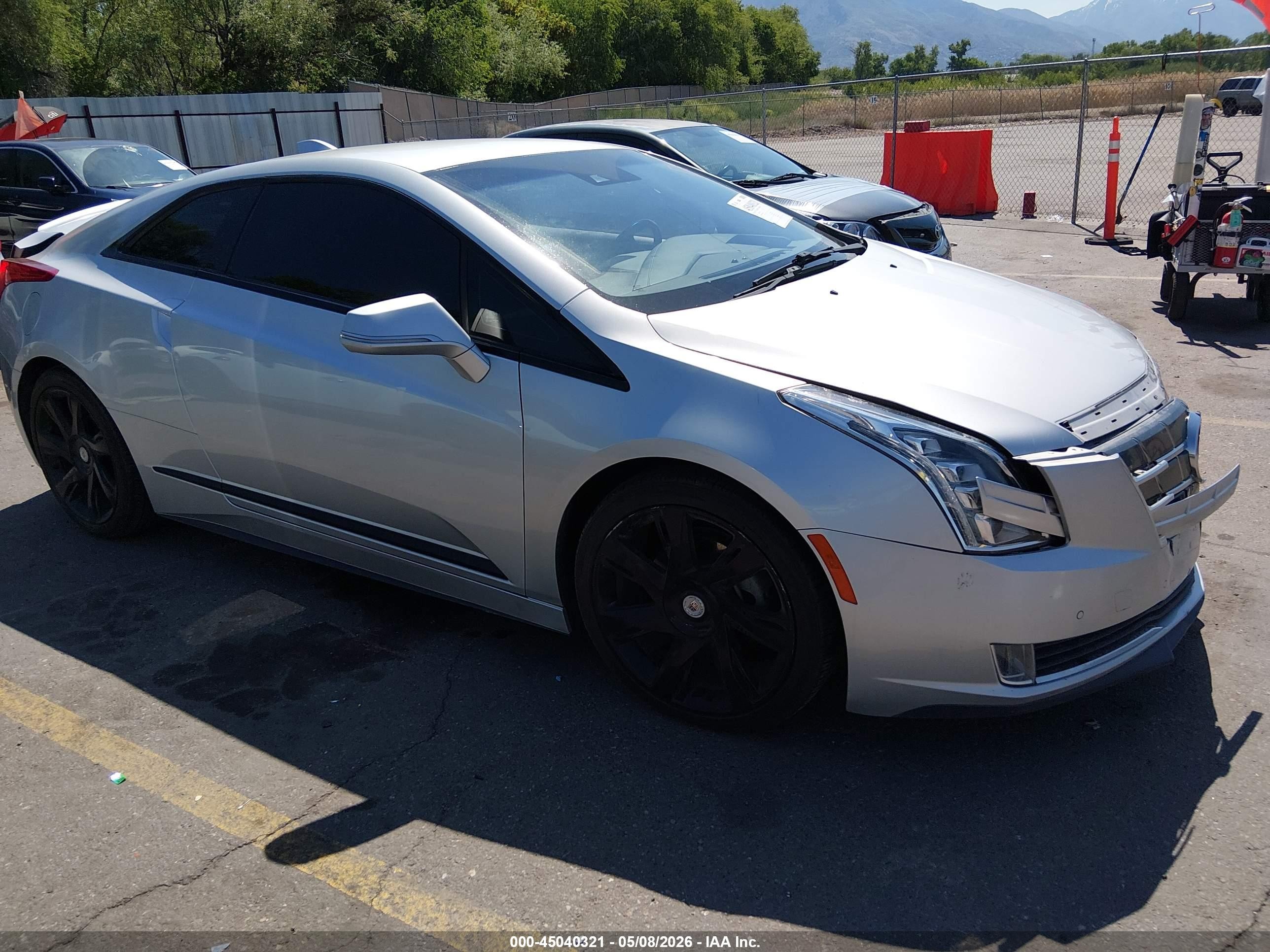 2014 Cadillac ELR, VIN 1G6RR1E48EU600749 — Front end