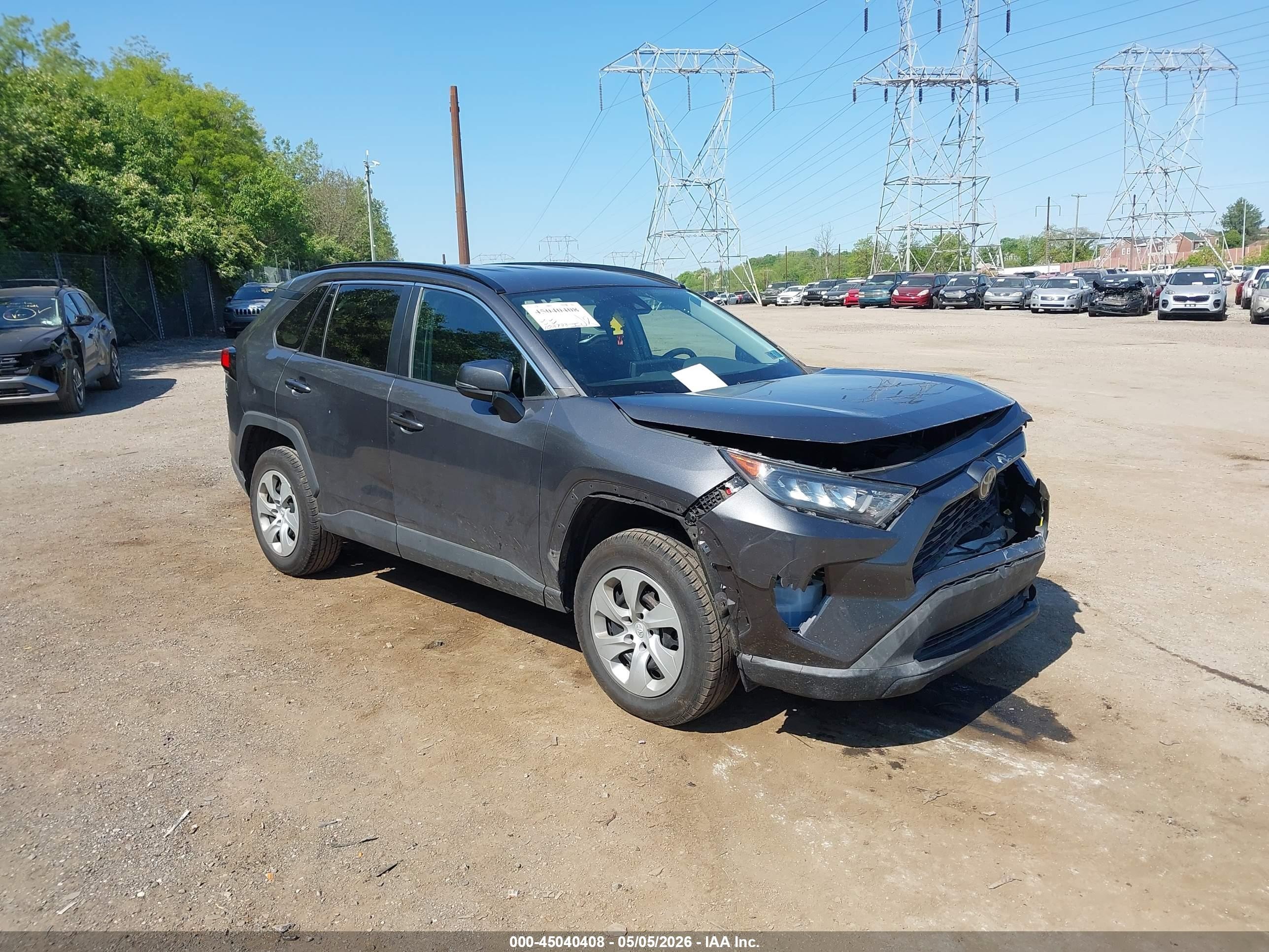 2019 Toyota RAV4 LE, VIN 2T3K1RFV5KW034527 — Front end